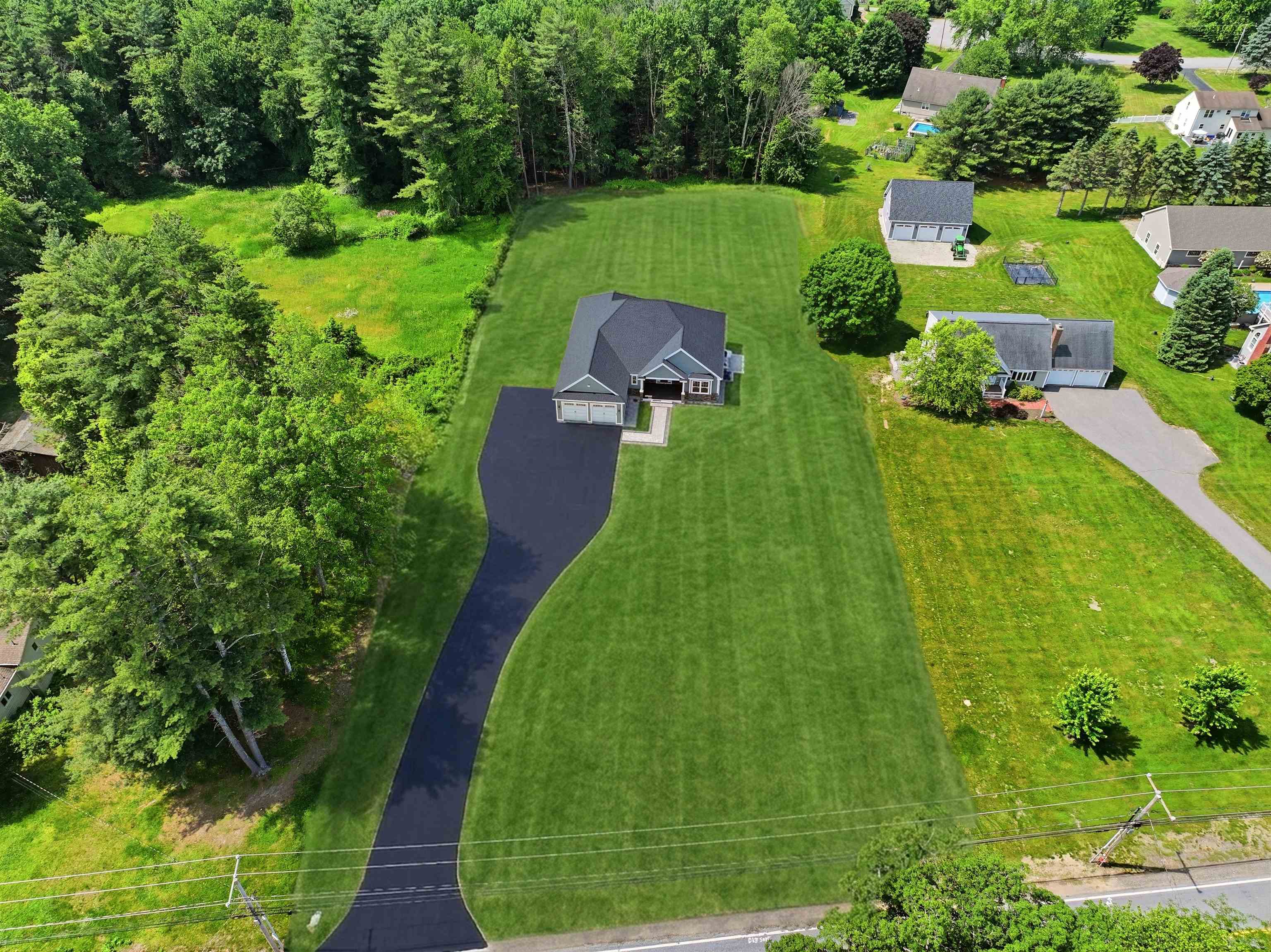 116 Winnicutt Rd, Stratham, NH 03885