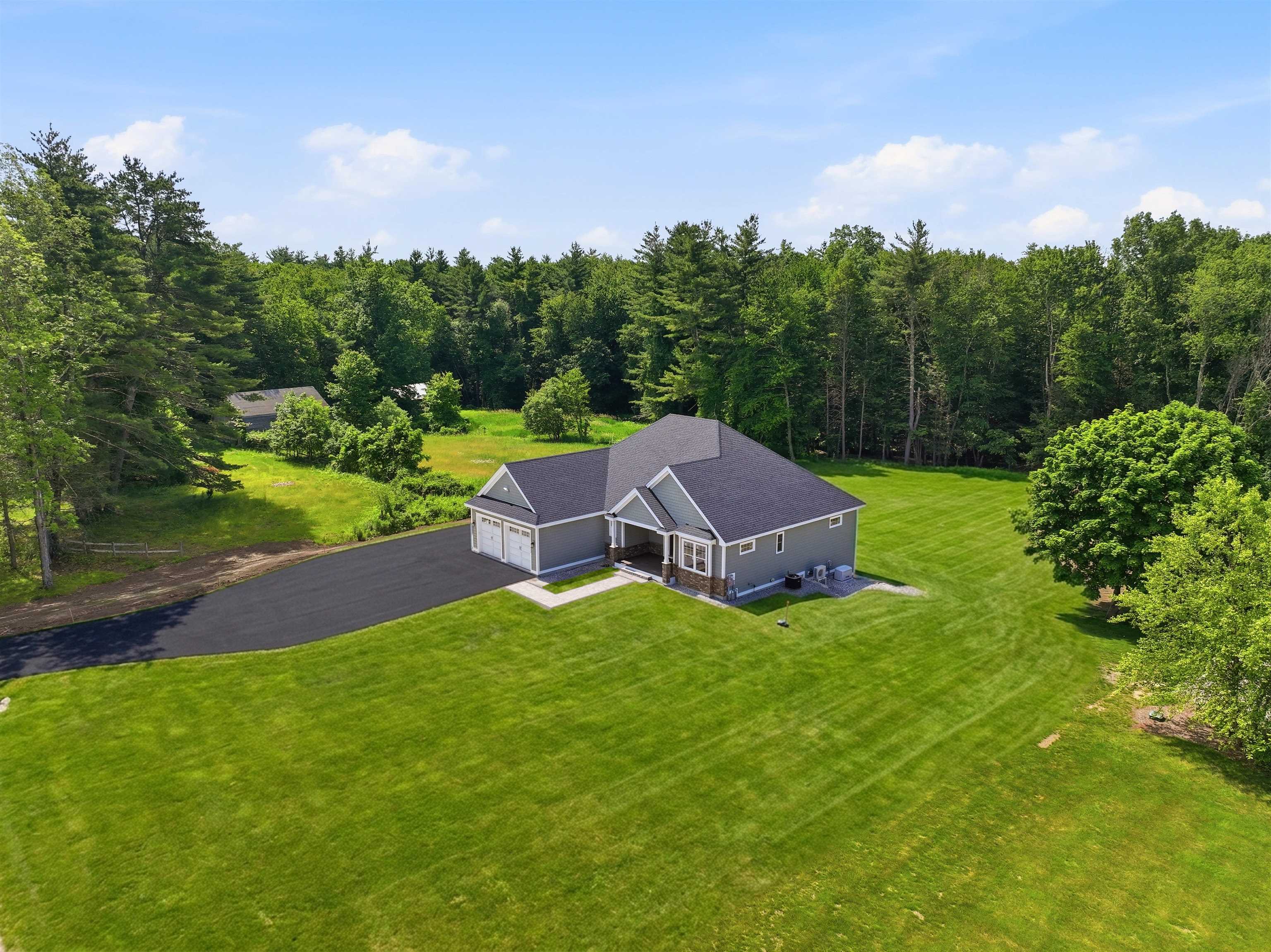 116 Winnicutt Rd, Stratham, NH 03885
