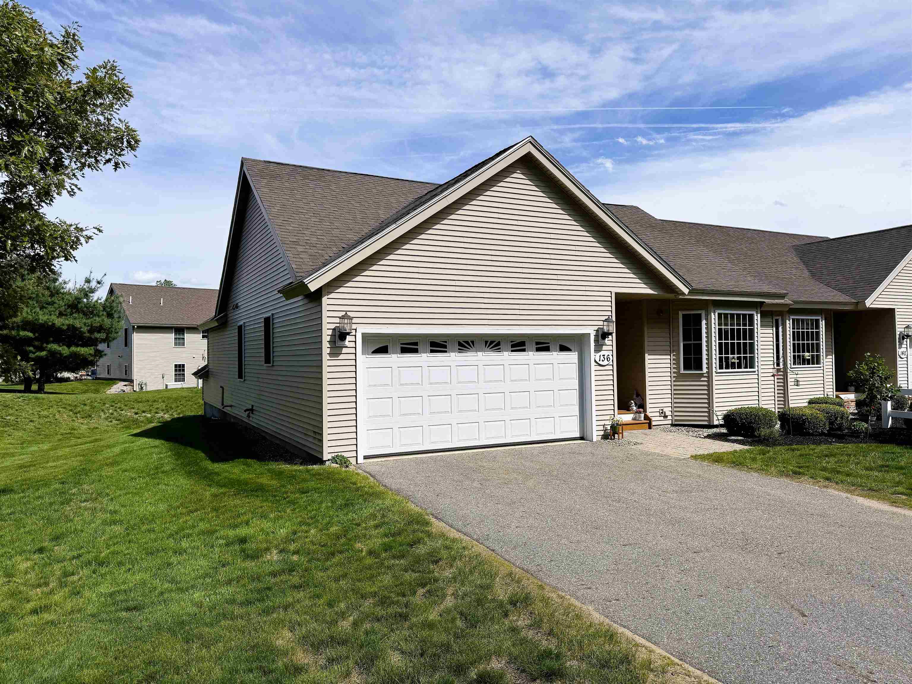 136 Hall Rd, Fremont, NH 03044