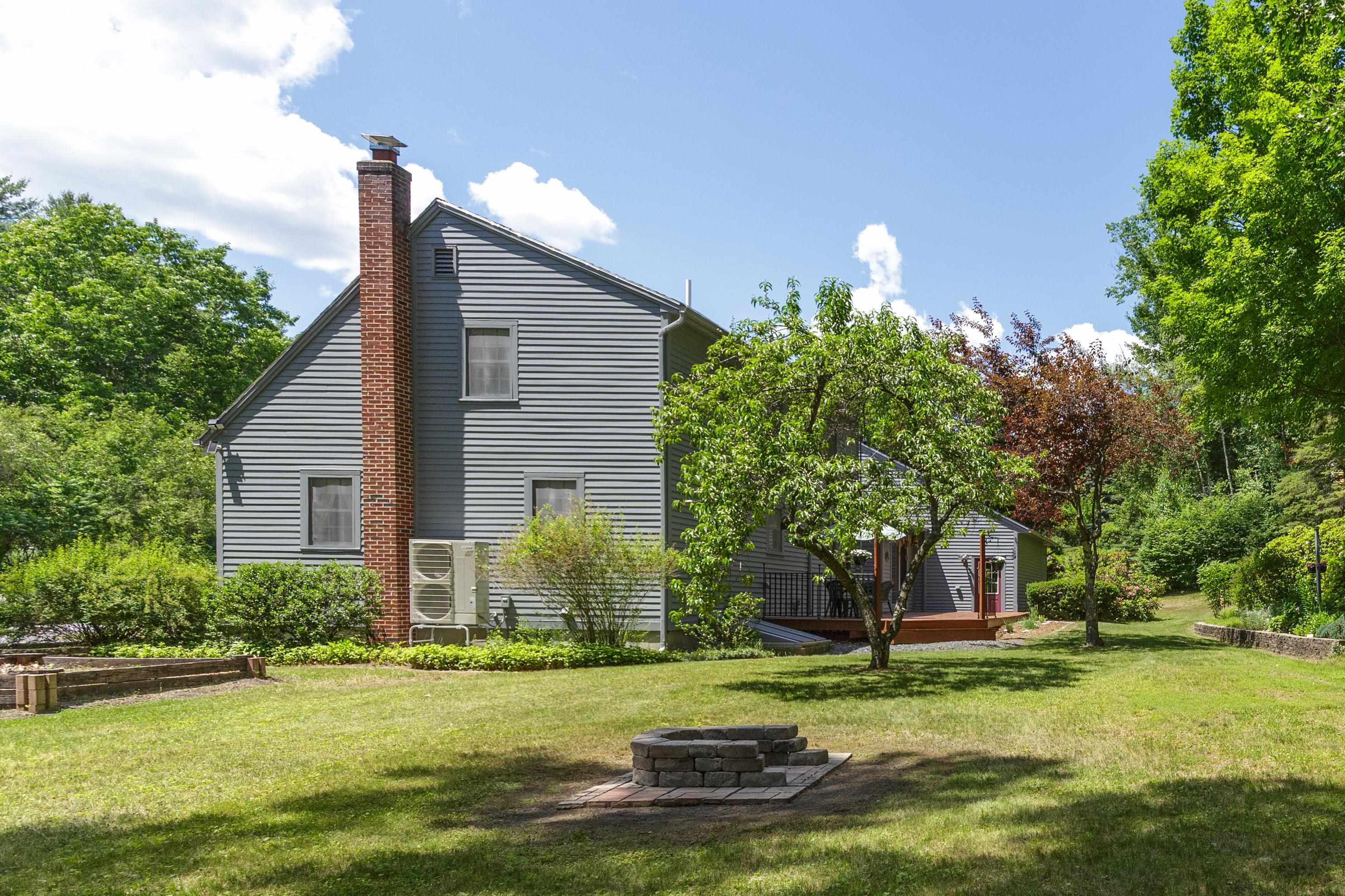 8 Freedom Acres Dr, Concord, NH 03301
