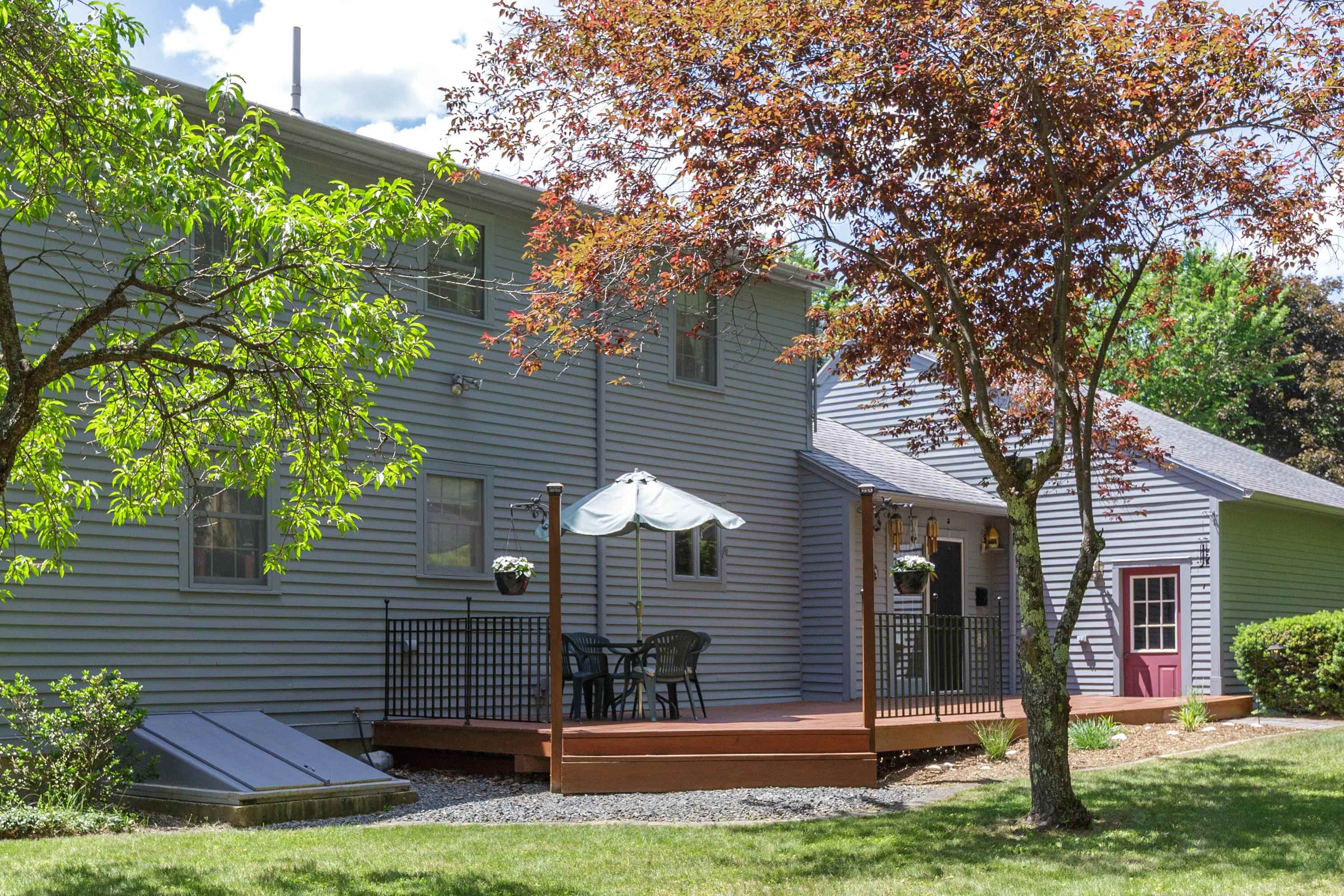 8 Freedom Acres Dr, Concord, NH 03301