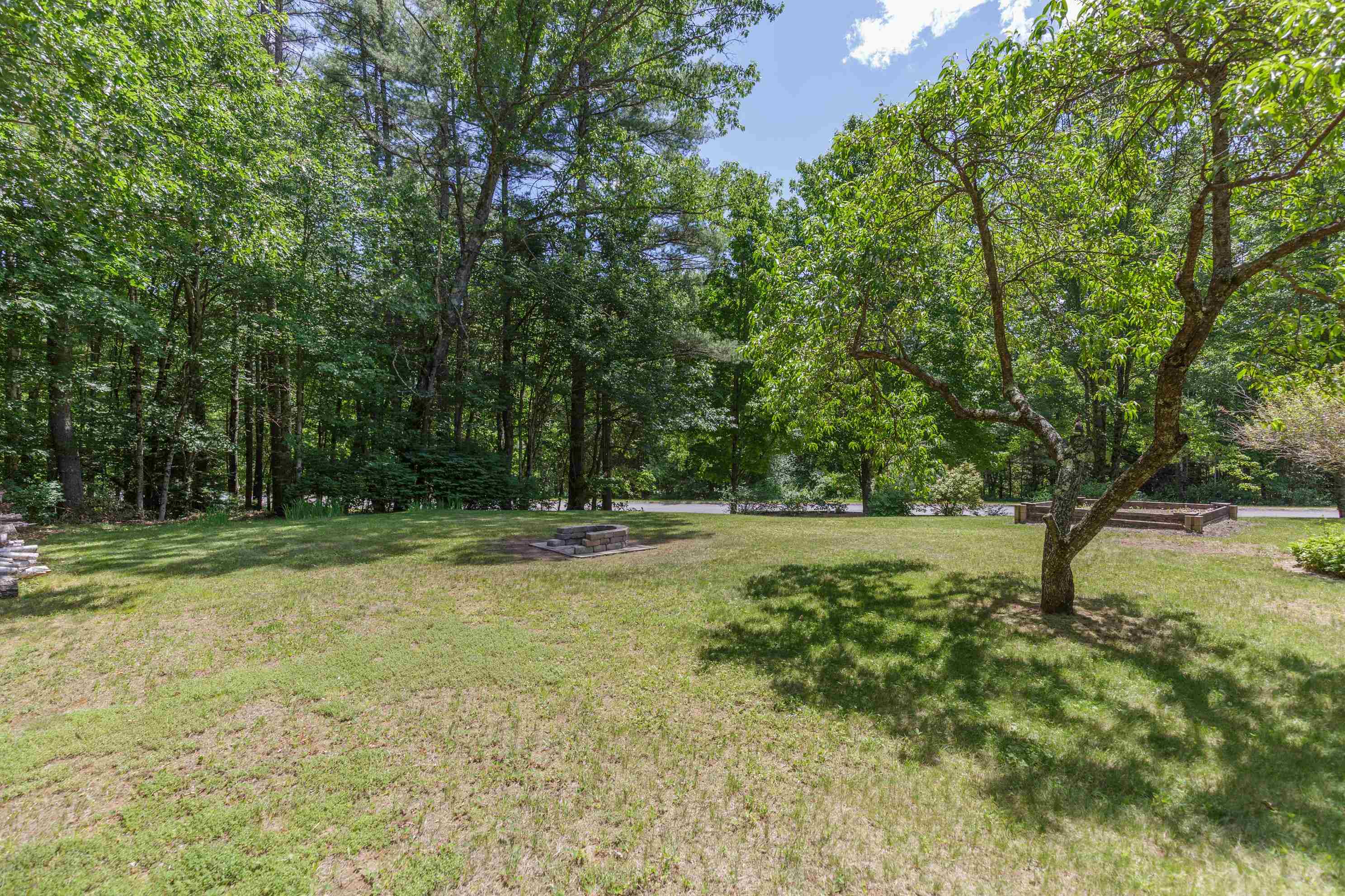 8 Freedom Acres Dr, Concord, NH 03301