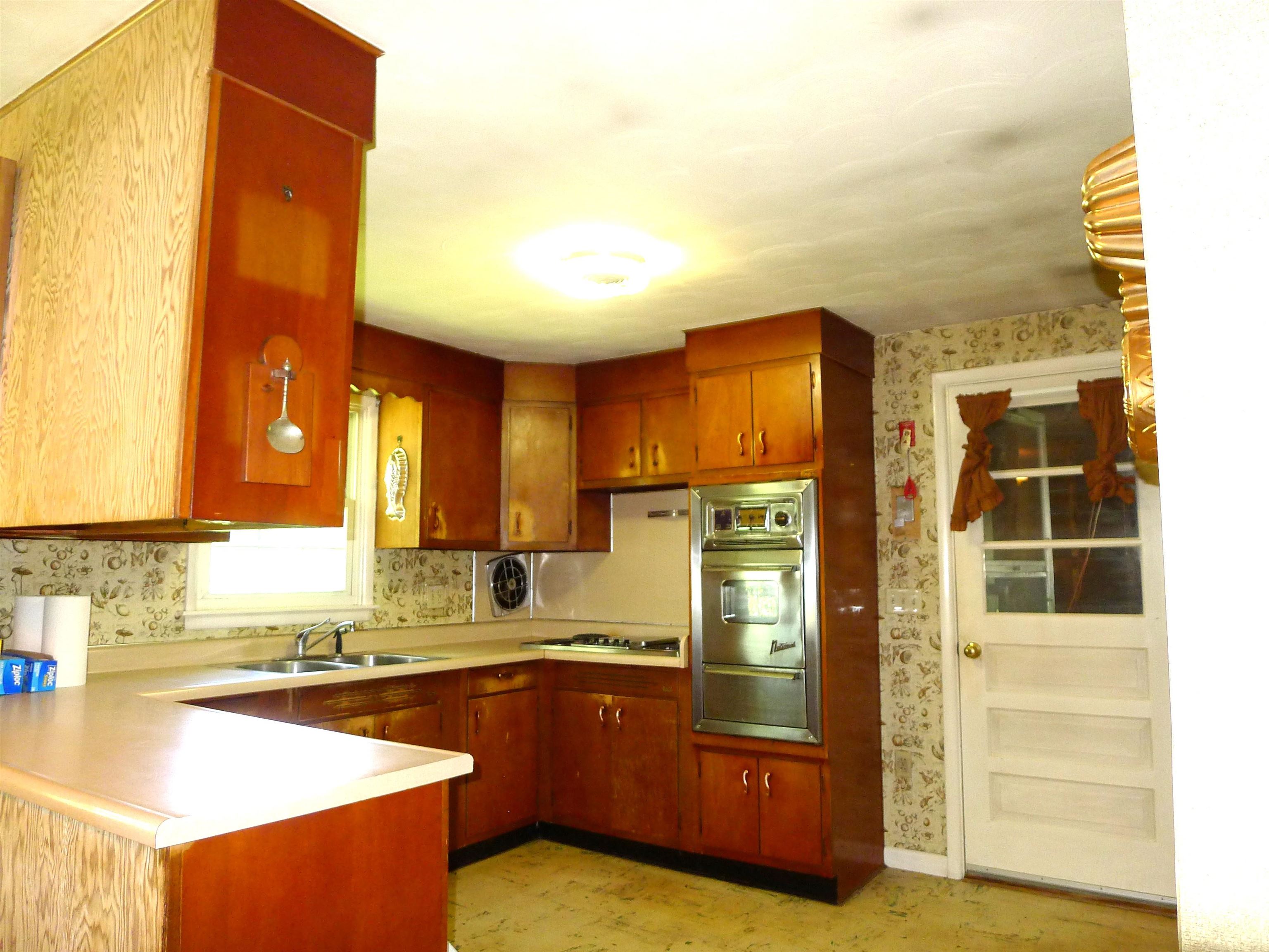 16 Grandview Ter, North Hampton, NH 03862