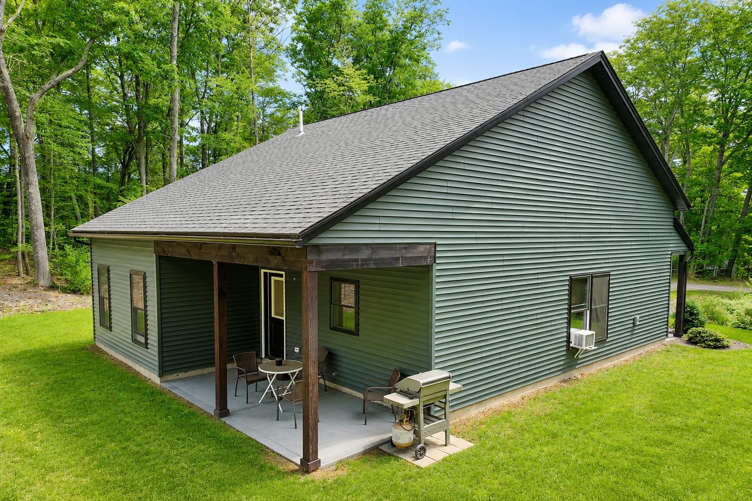 31 Crowcroft Dr, Rindge, NH 03461