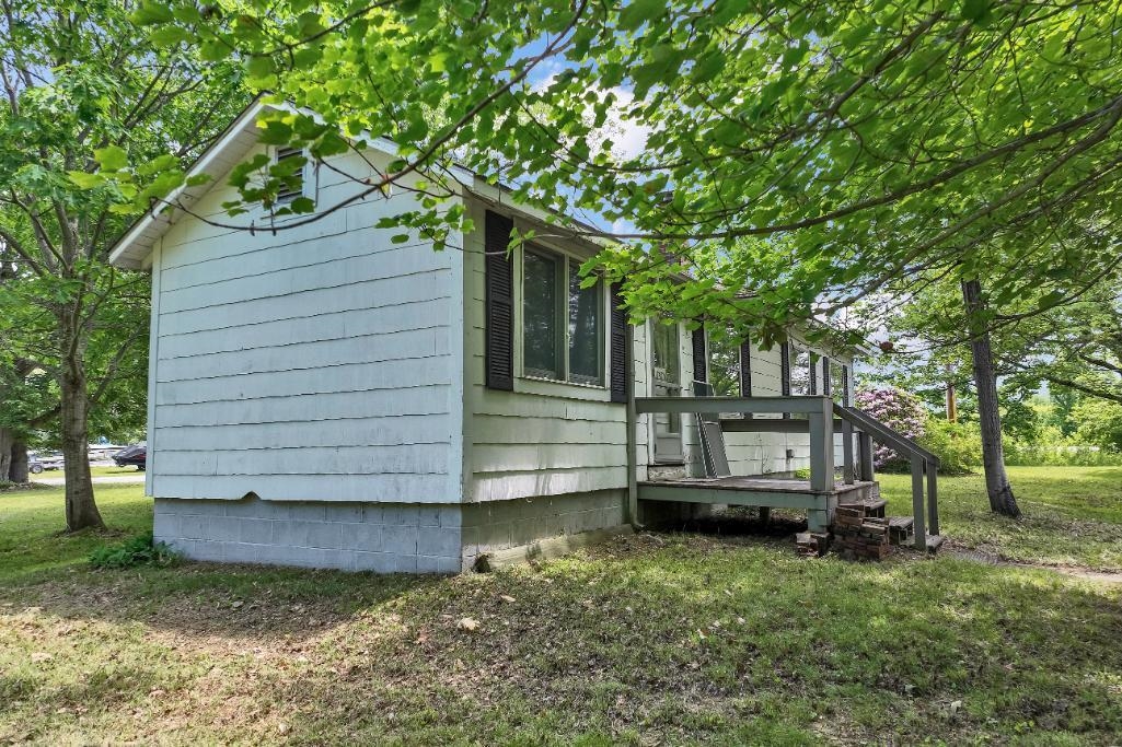 4 Varney Point Rd, Gilford, NH 03249