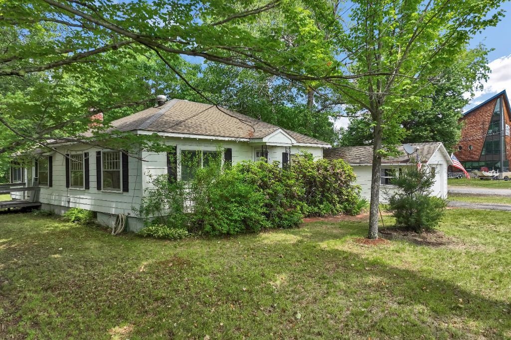 4 Varney Point Rd, Gilford, NH 03249