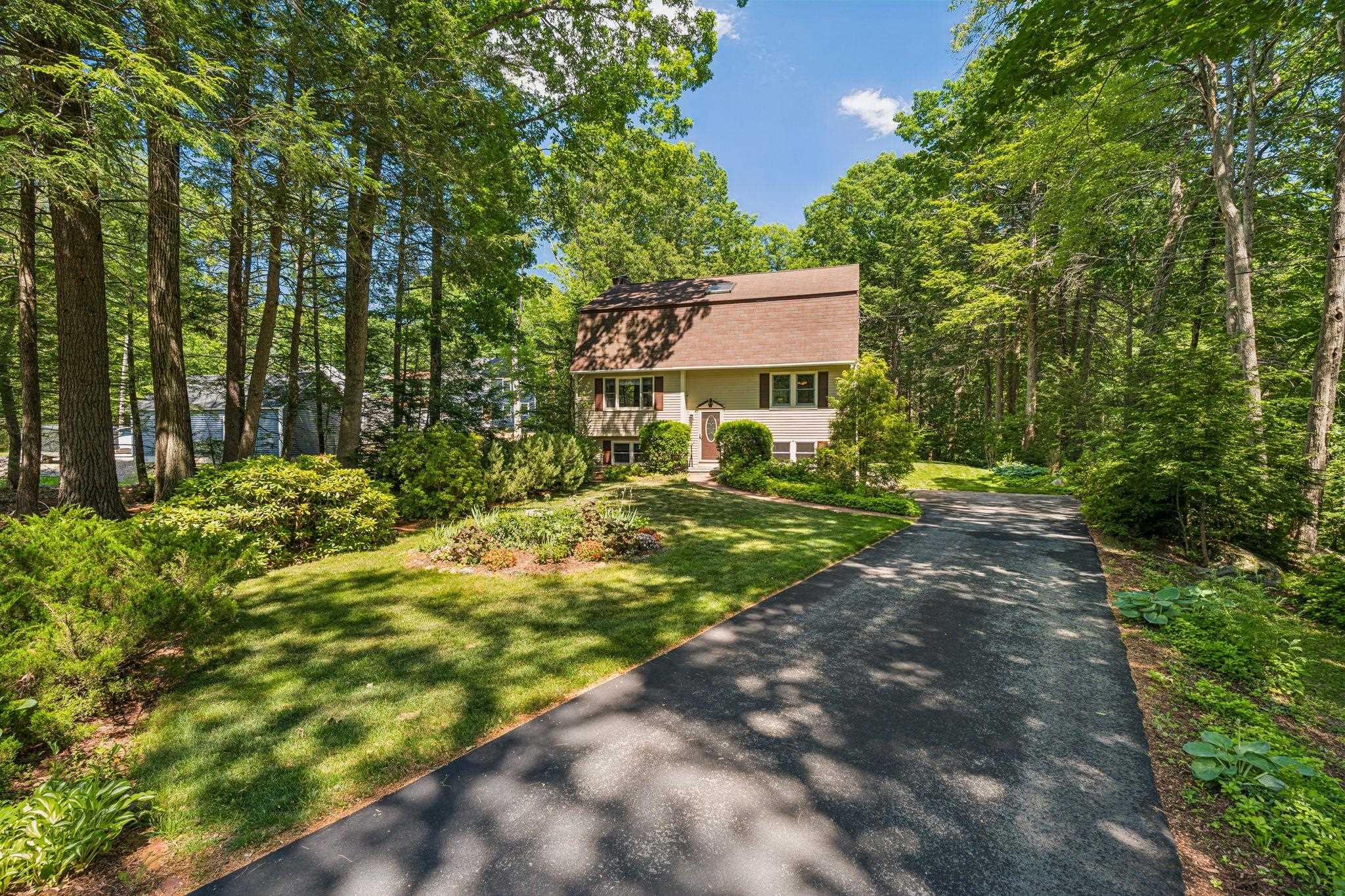 29 Wild Pasture Rd, Kensington, NH 03833