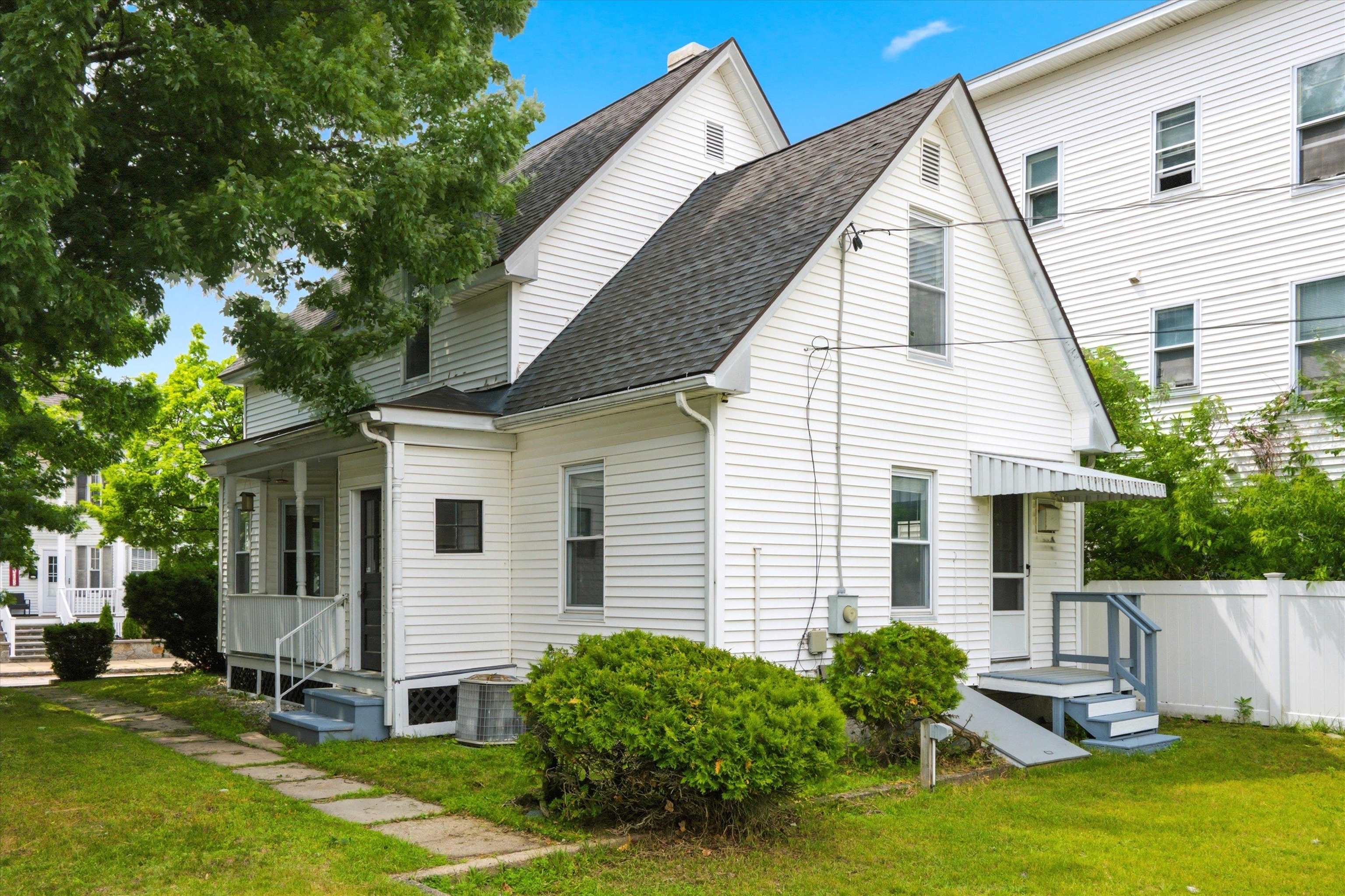 617 Hevey St, Manchester, NH 03102