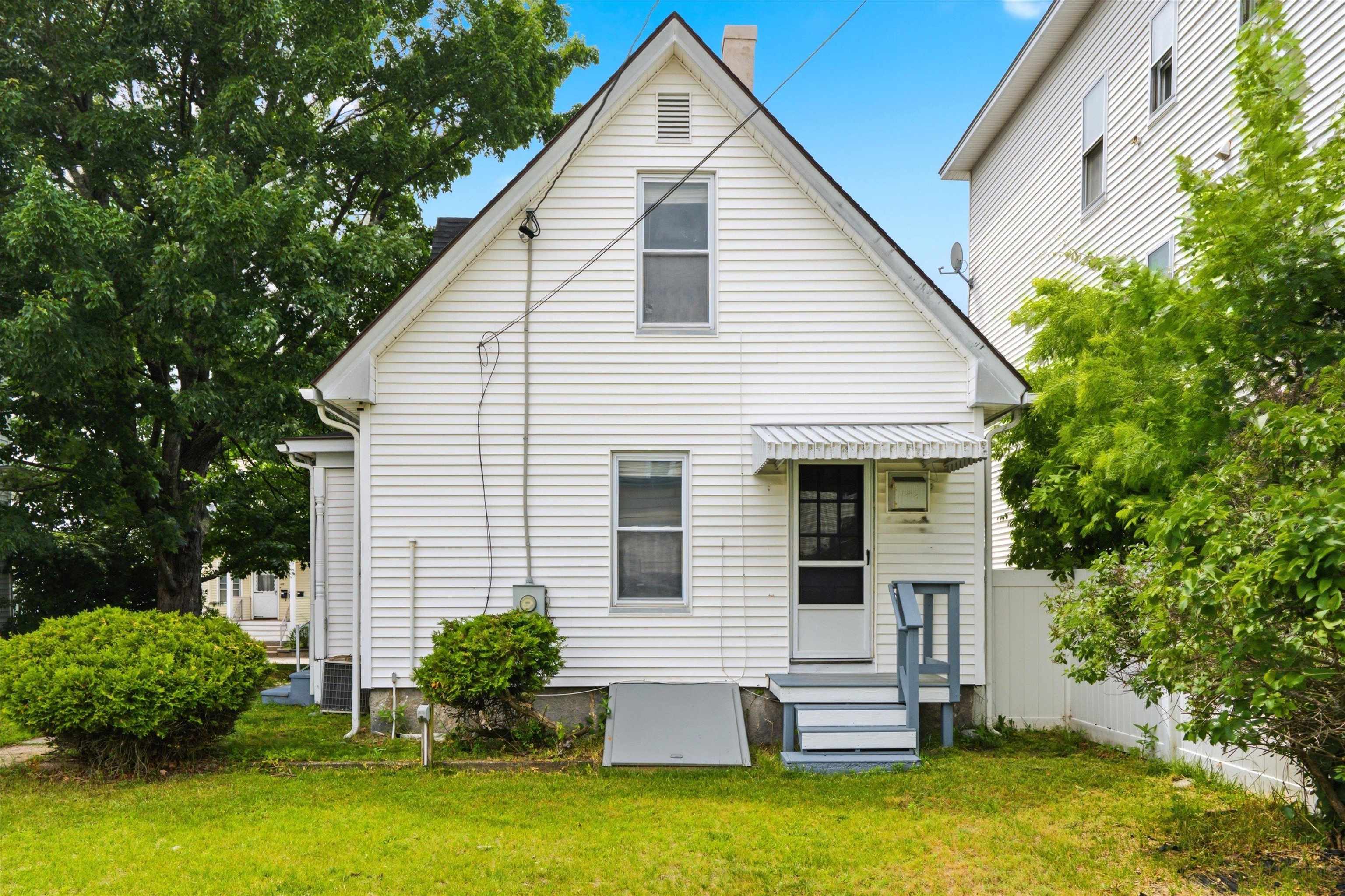 617 Hevey St, Manchester, NH 03102