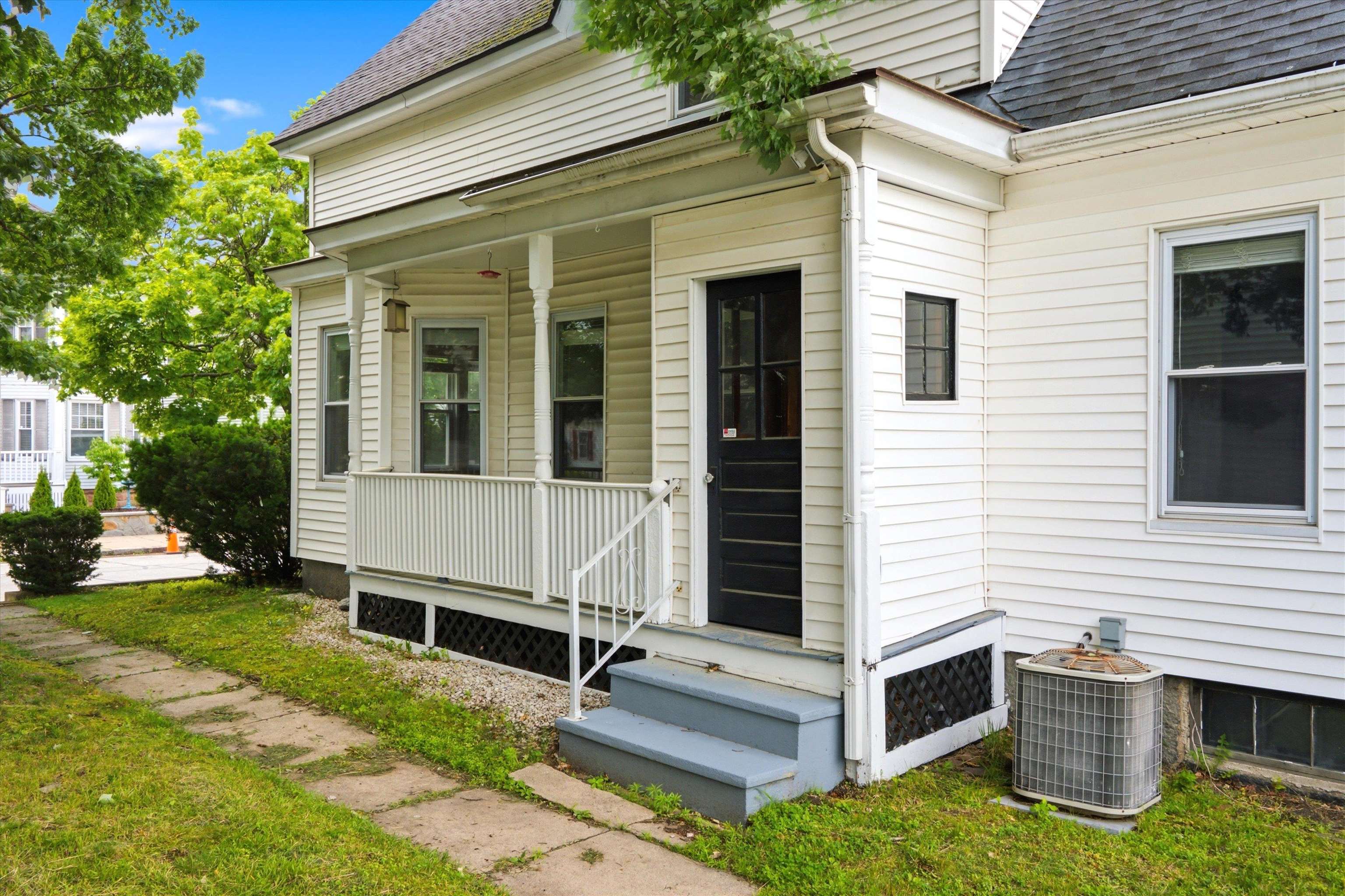 617 Hevey St, Manchester, NH 03102