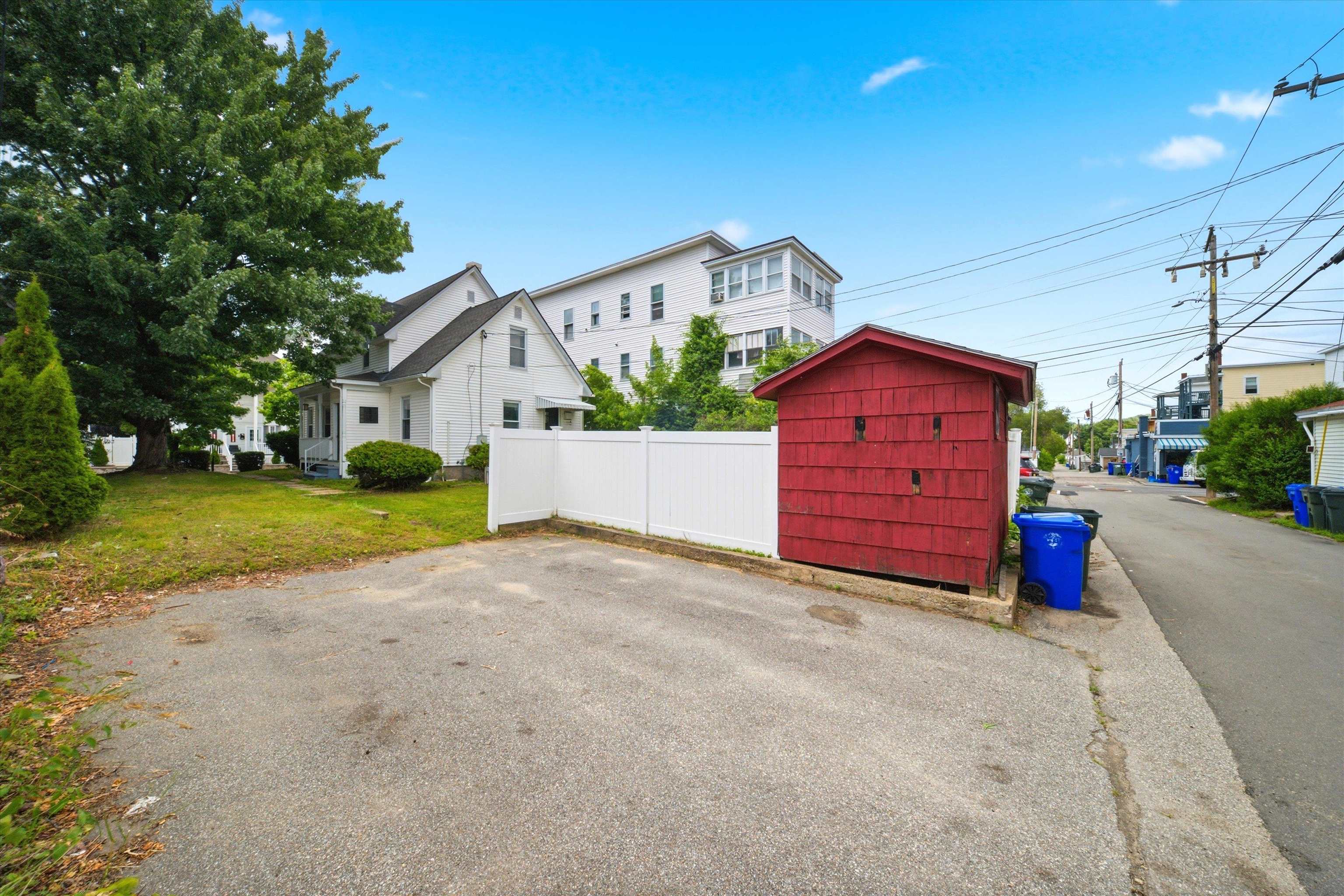 617 Hevey St, Manchester, NH 03102