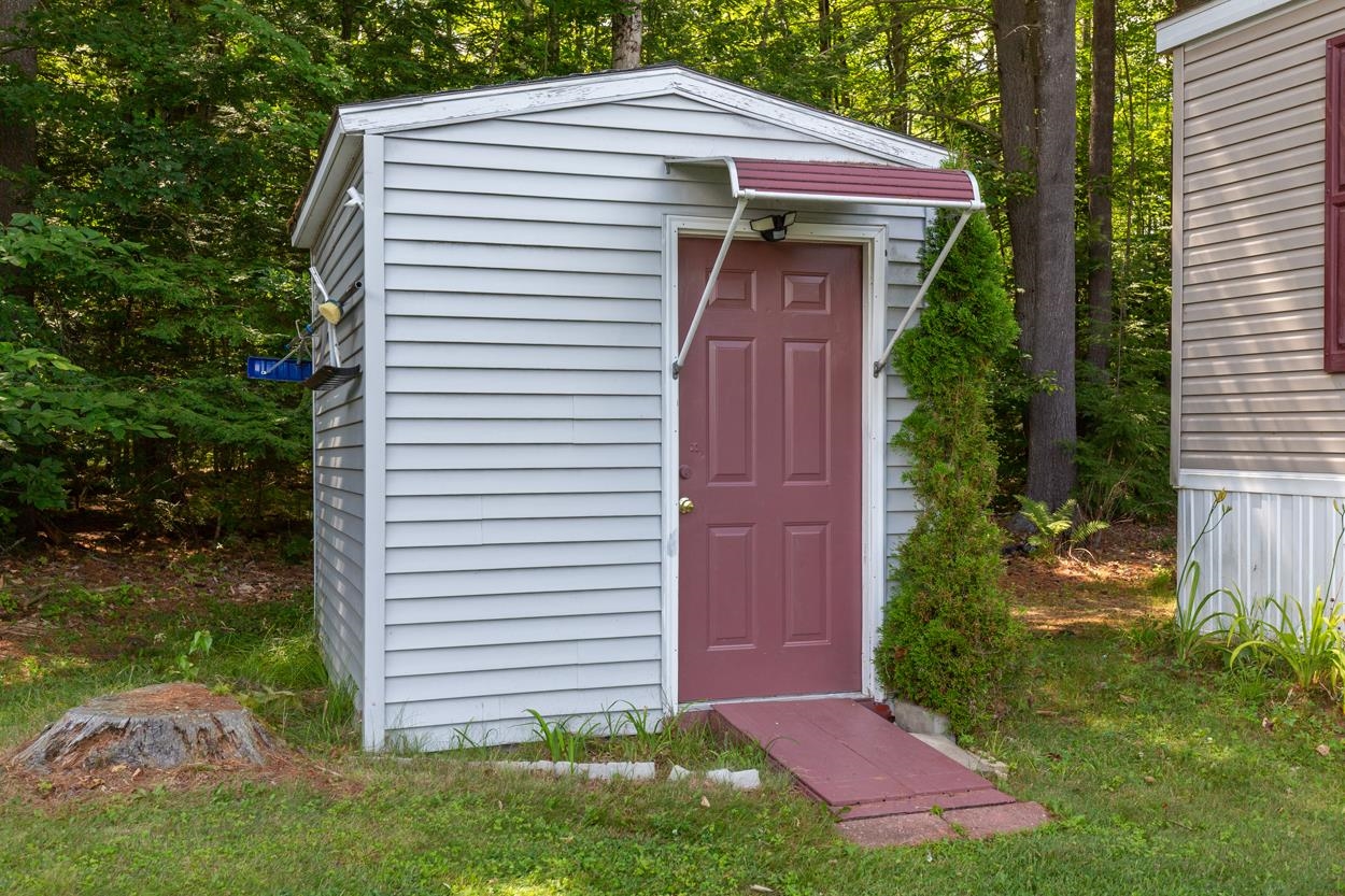 9 Chancellor Dr, Concord, NH 03303