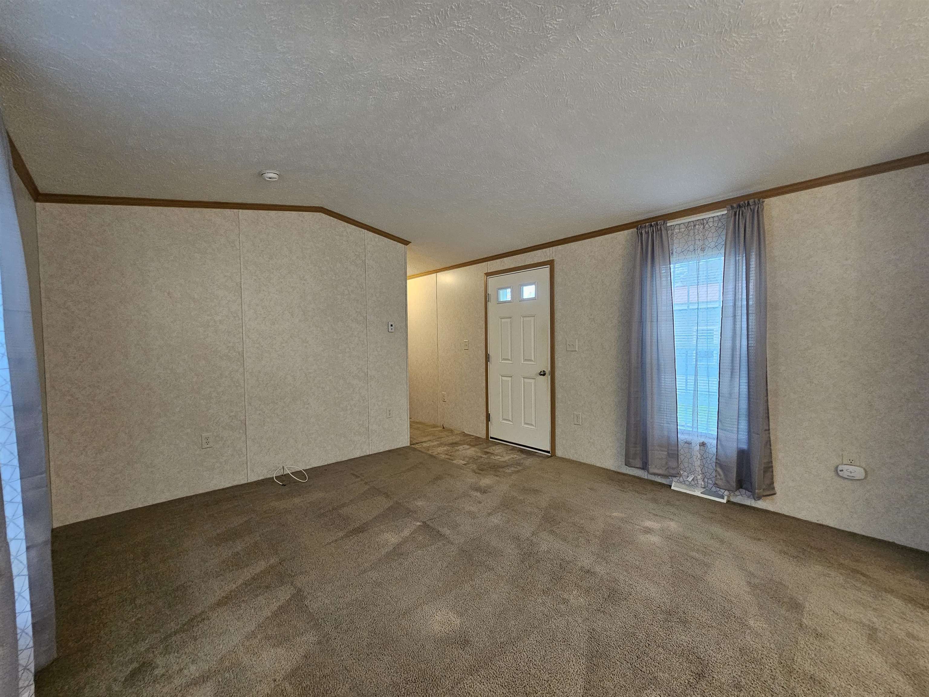 9 Chancellor Dr, Concord, NH 03303