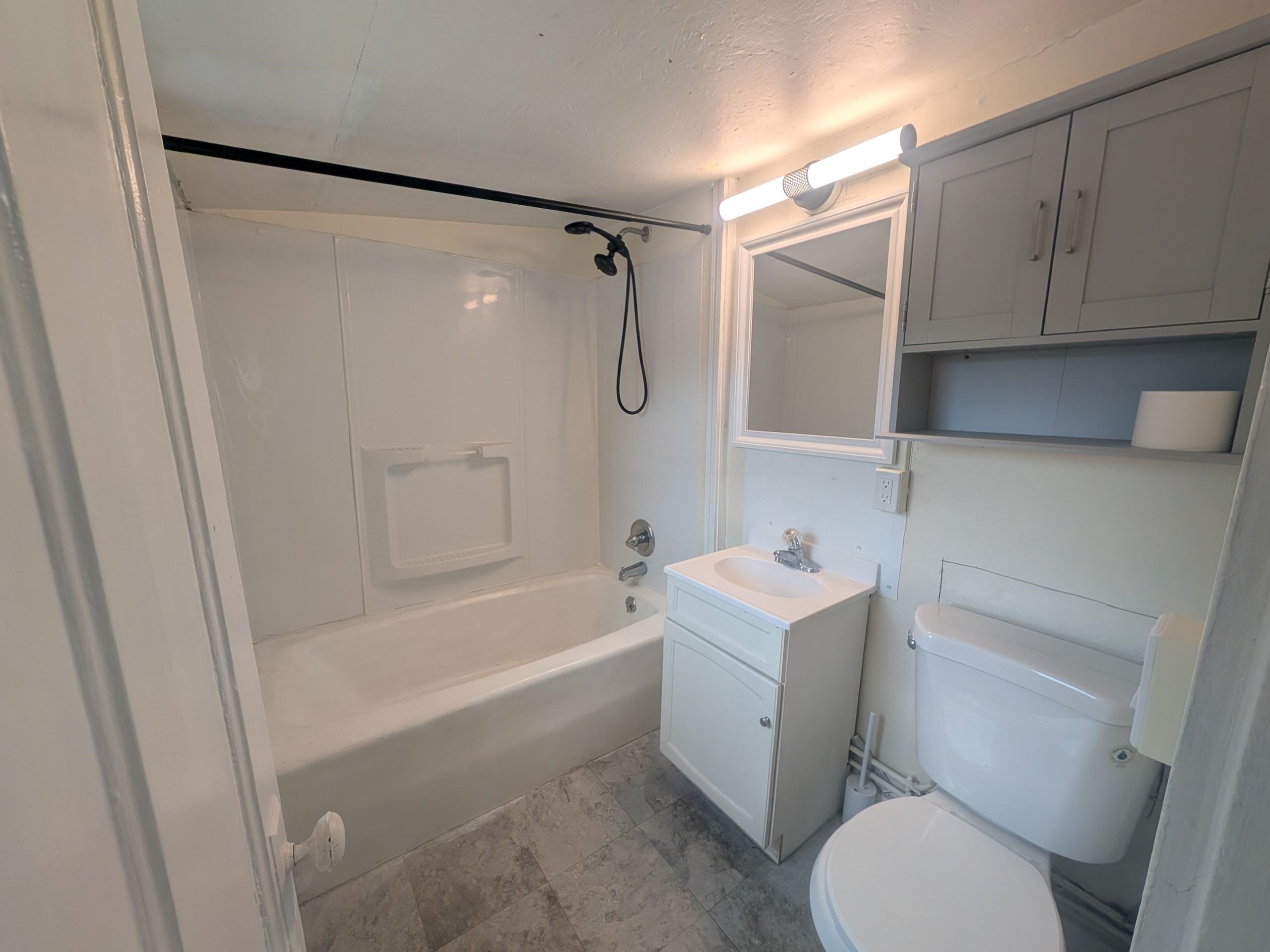 Full Bathroom 25582297