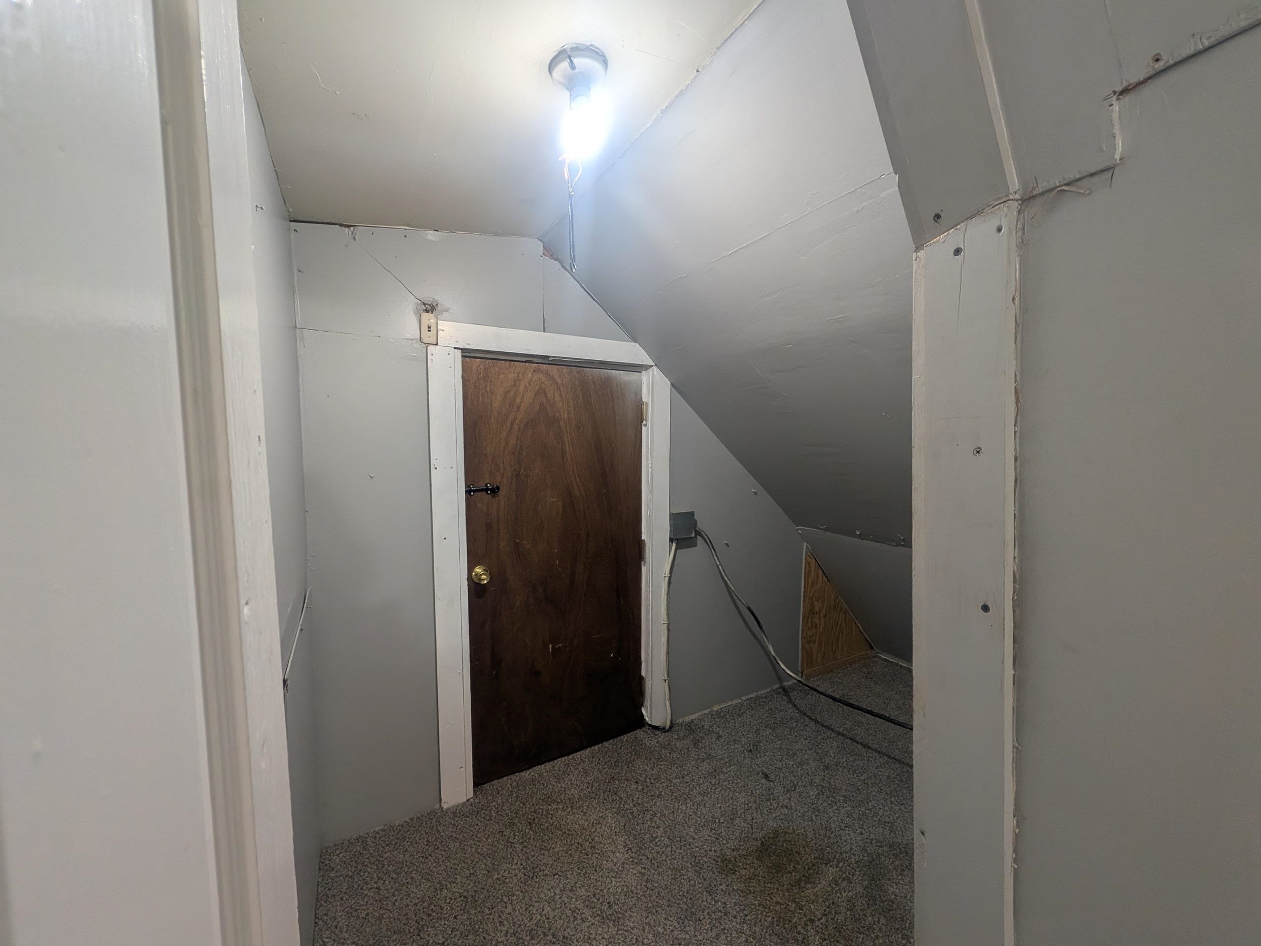 Storage / Back Stairs 25582298