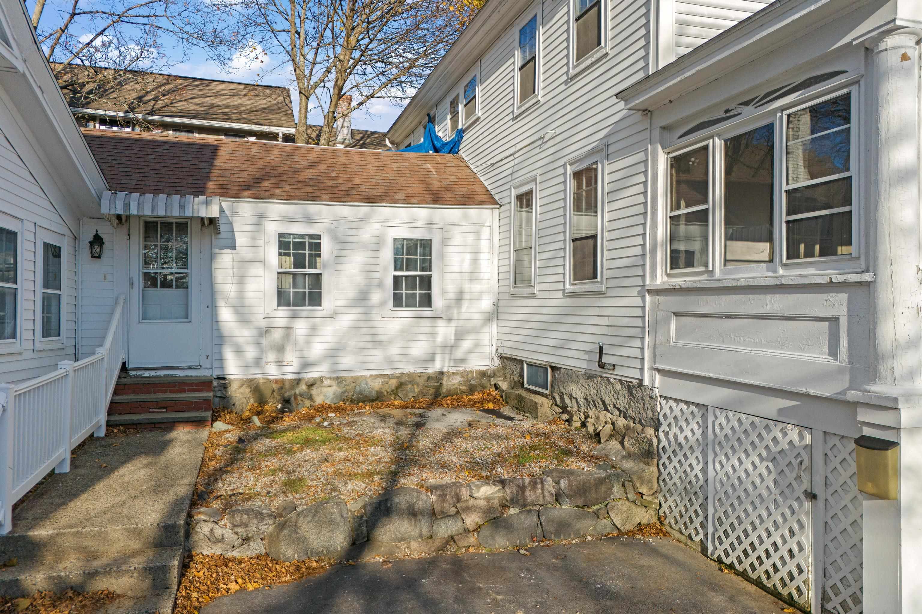 80 Lafayette Rd, Hampton Falls, NH 03844