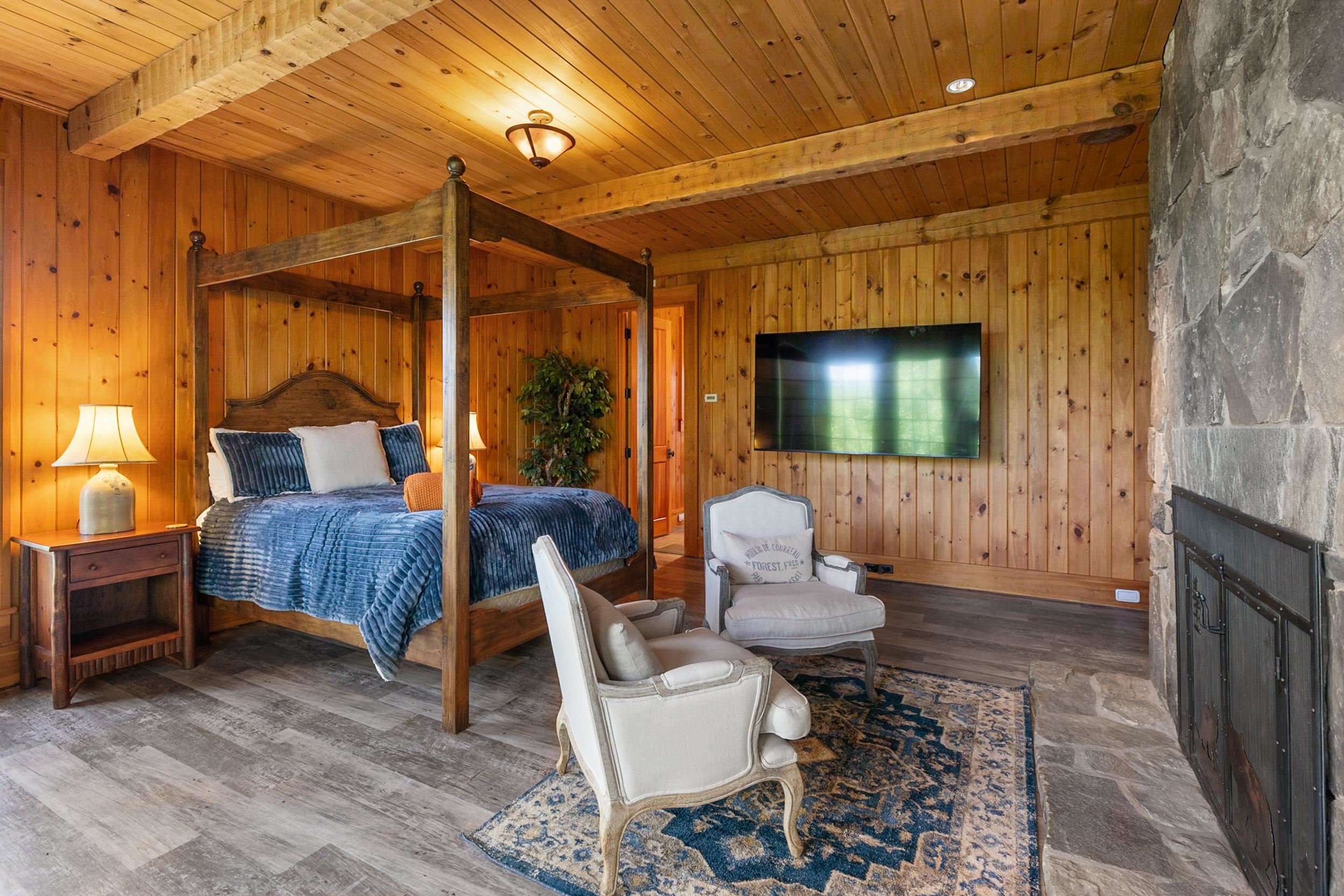 Bedroom with fireplace 25547187