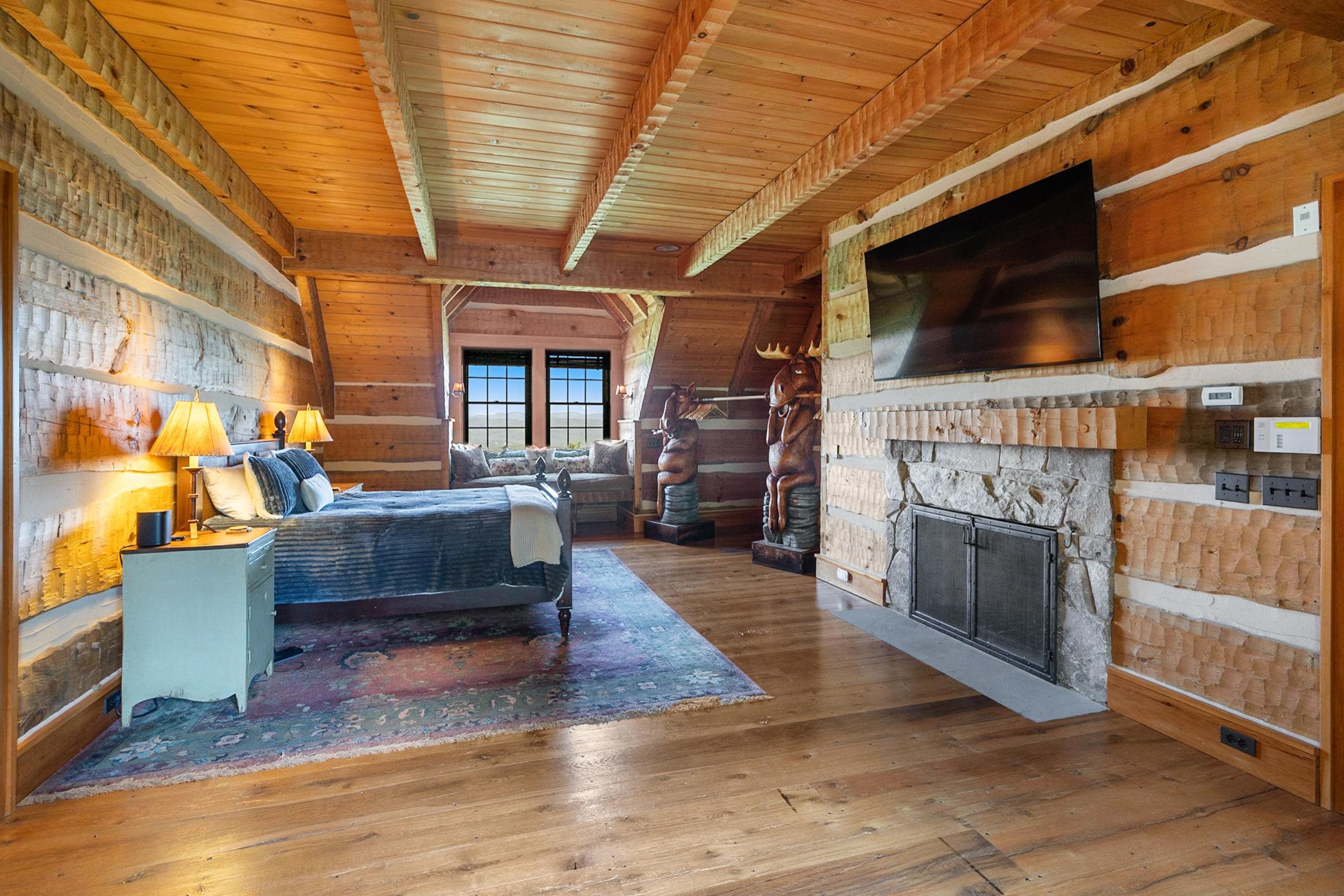 Bedroom with fireplace 25547192