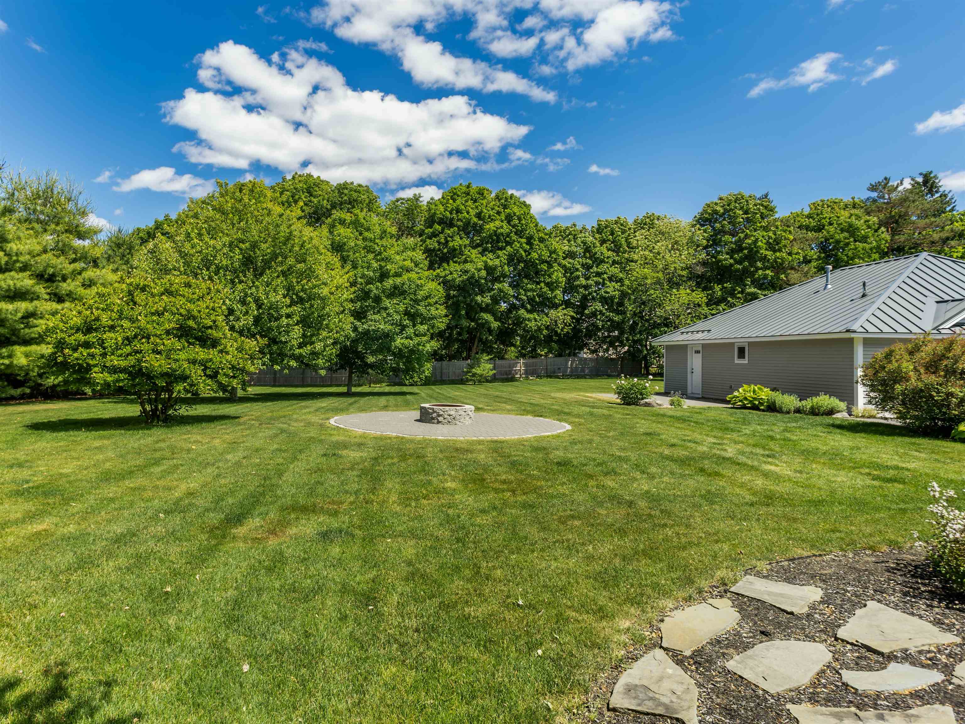 384 Winnacunnet Rd, Hampton, NH 03842