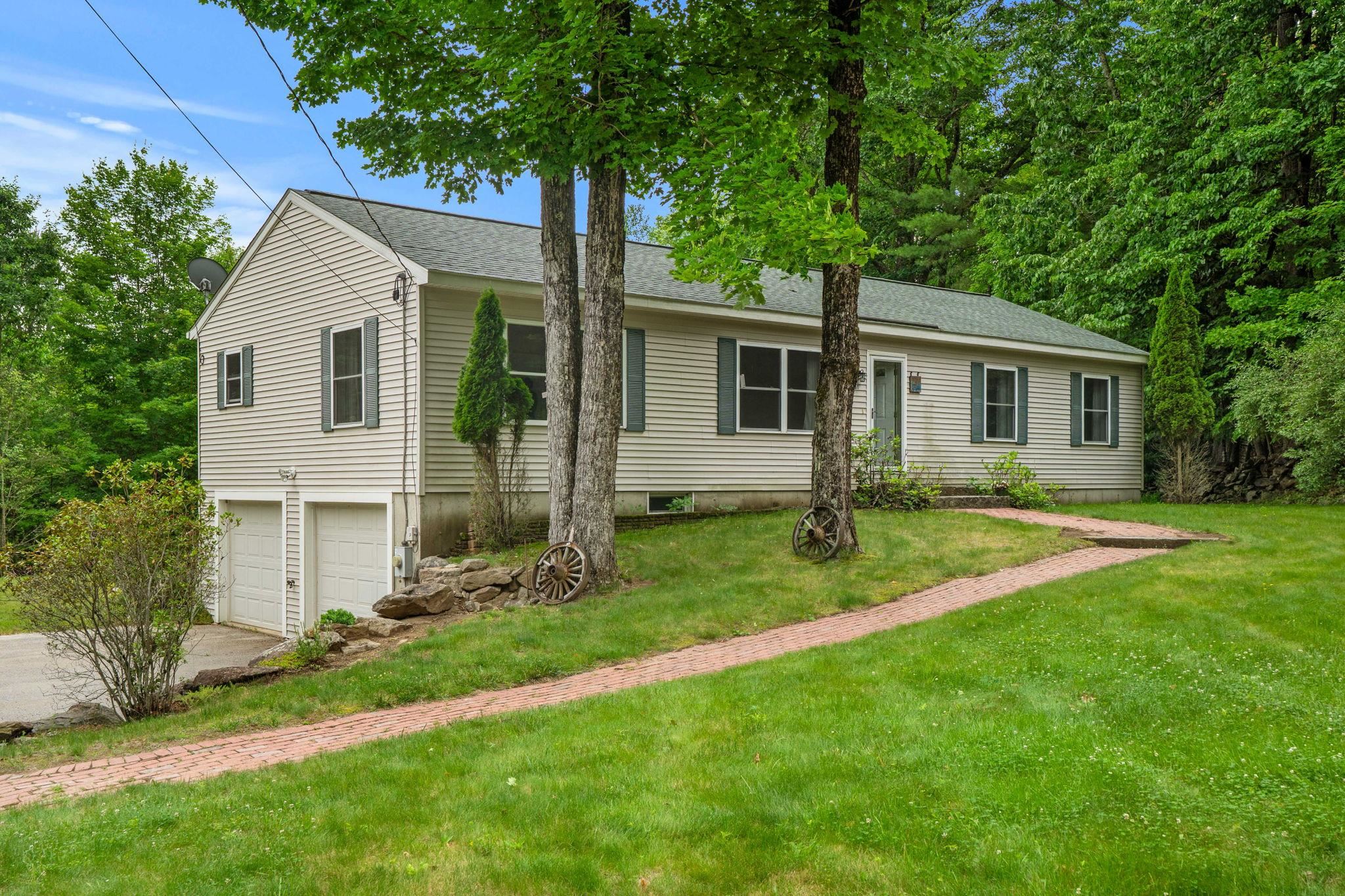 51 Rockland Rd, Weare, NH 03281