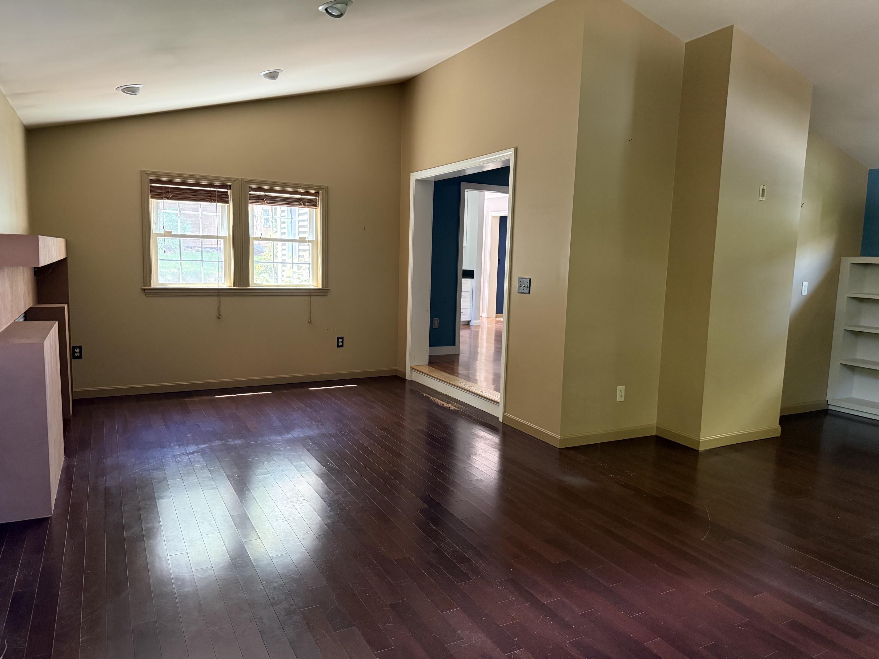 48 Mcintyre Ct, Manchester, NH 03104