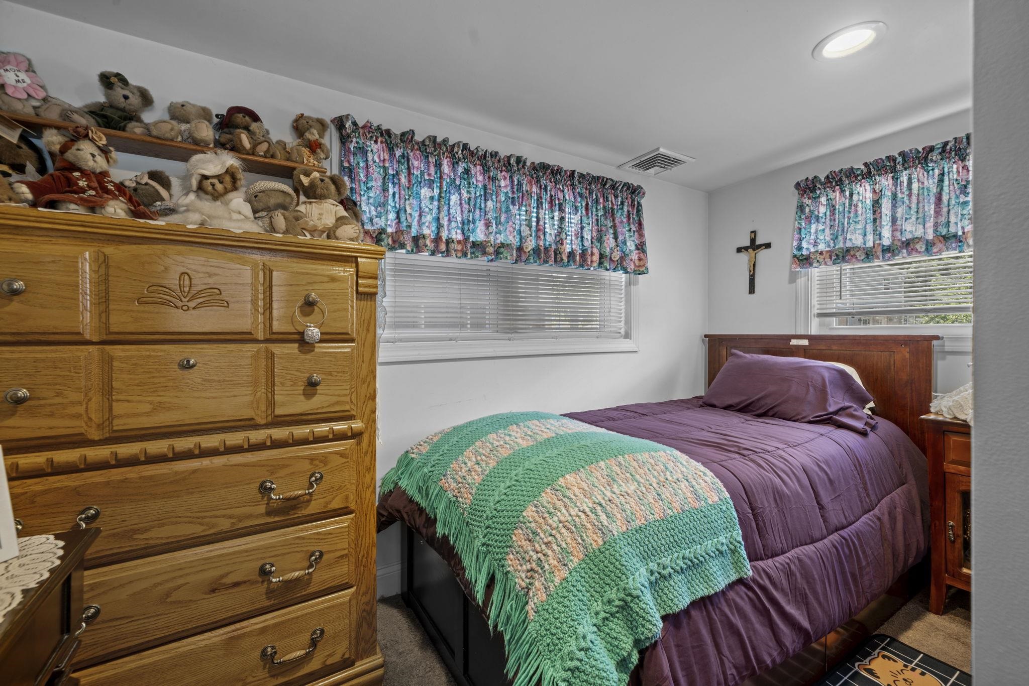 209 Chases Grove Rd, Derry, NH 03038