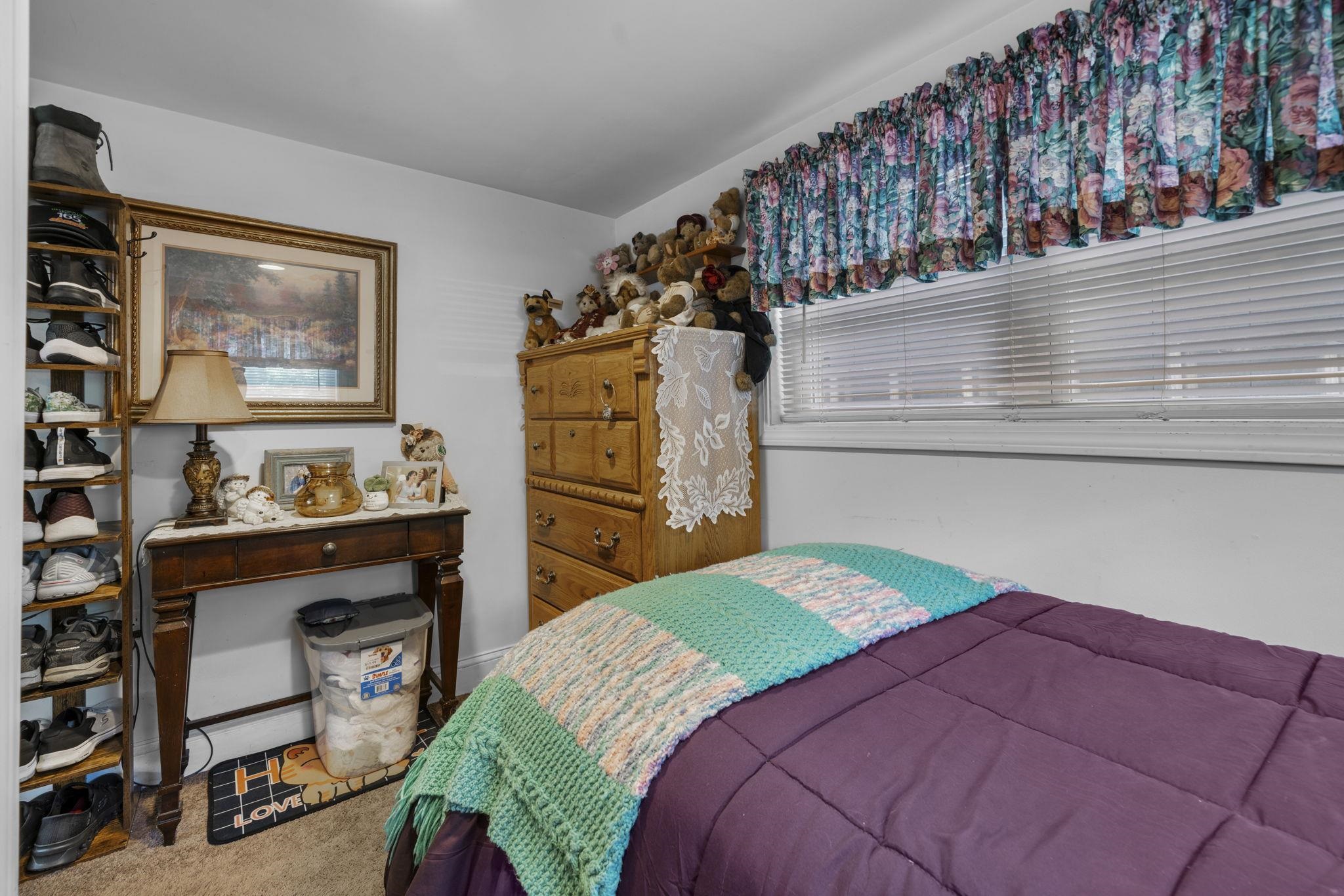 209 Chases Grove Rd, Derry, NH 03038
