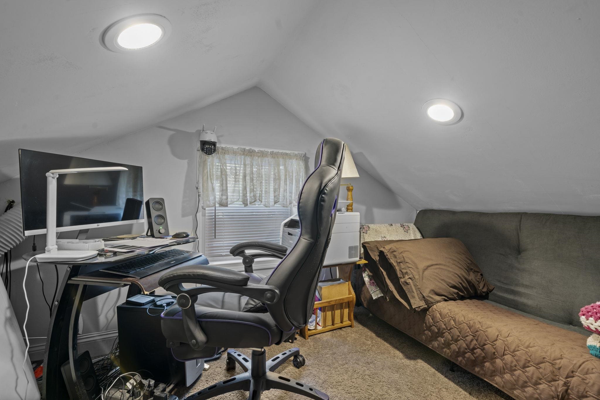 209 Chases Grove Rd, Derry, NH 03038