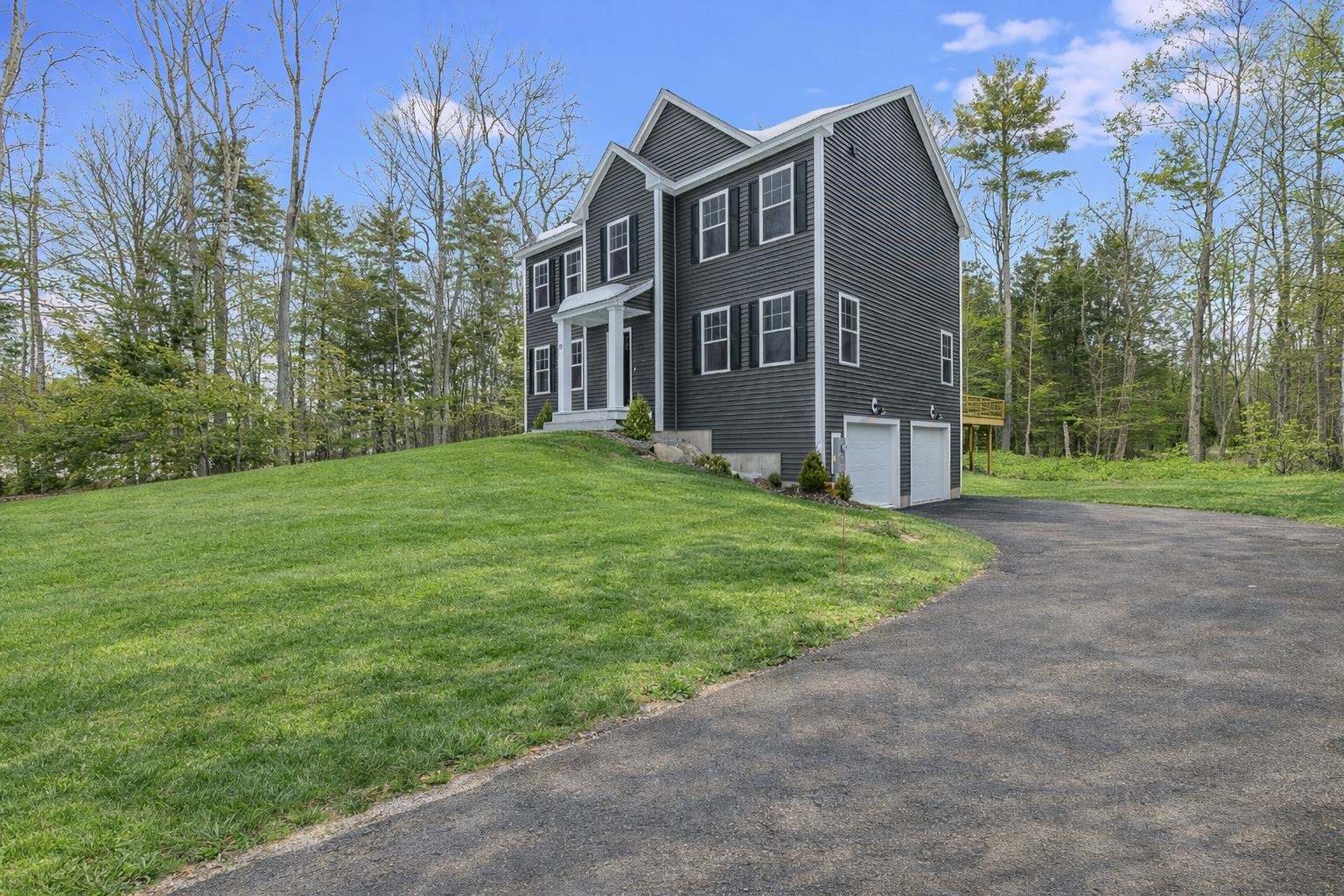 55 Mills Shore Dr, Hampstead, NH 03841