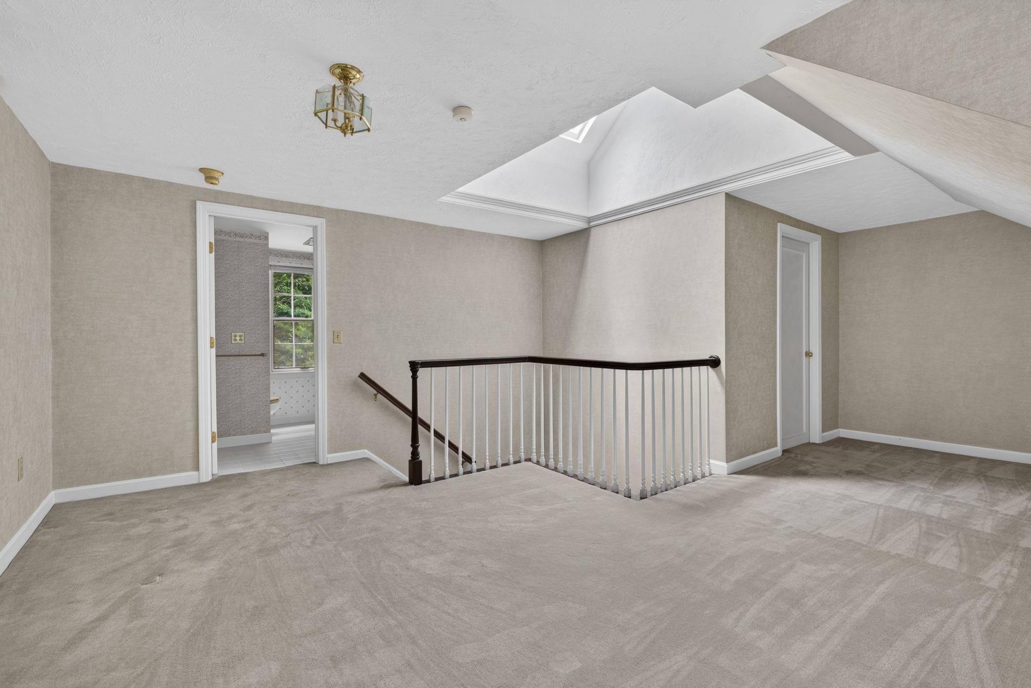 28 Buttonwood Rd, Bedford, NH 03110