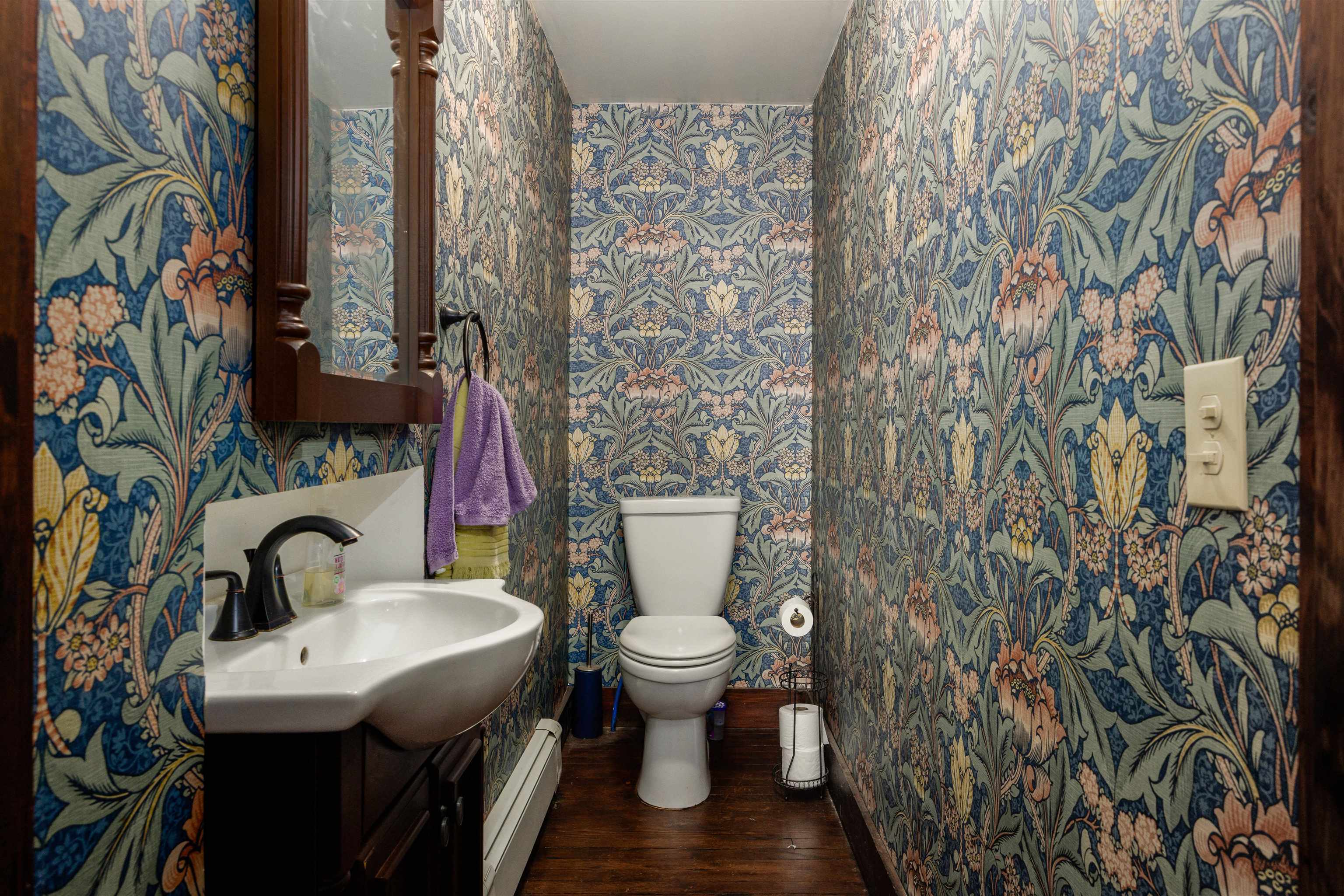 1st floor half bath 25577549