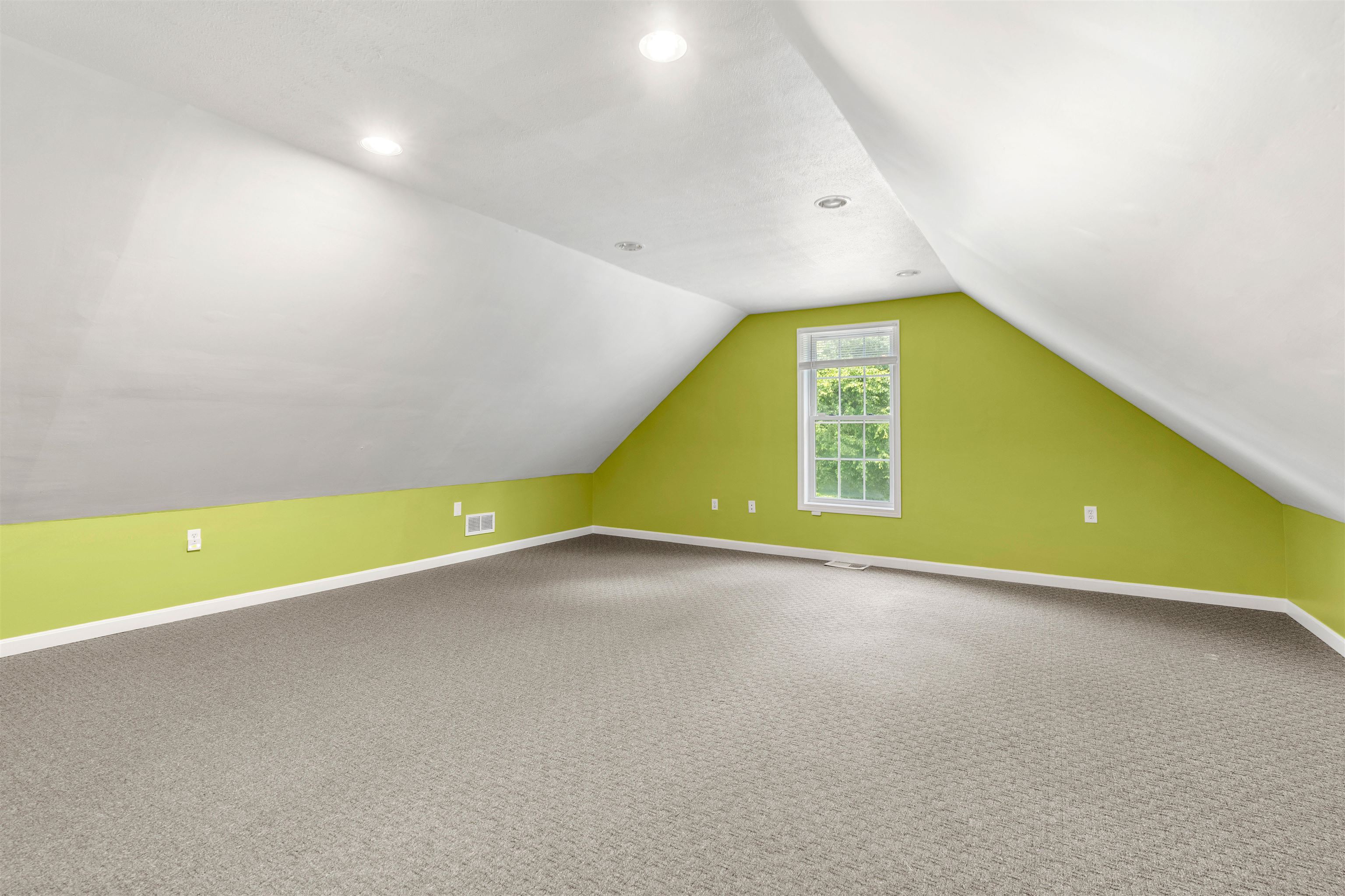 503 Ashley Dr, Pembroke, NH 03275