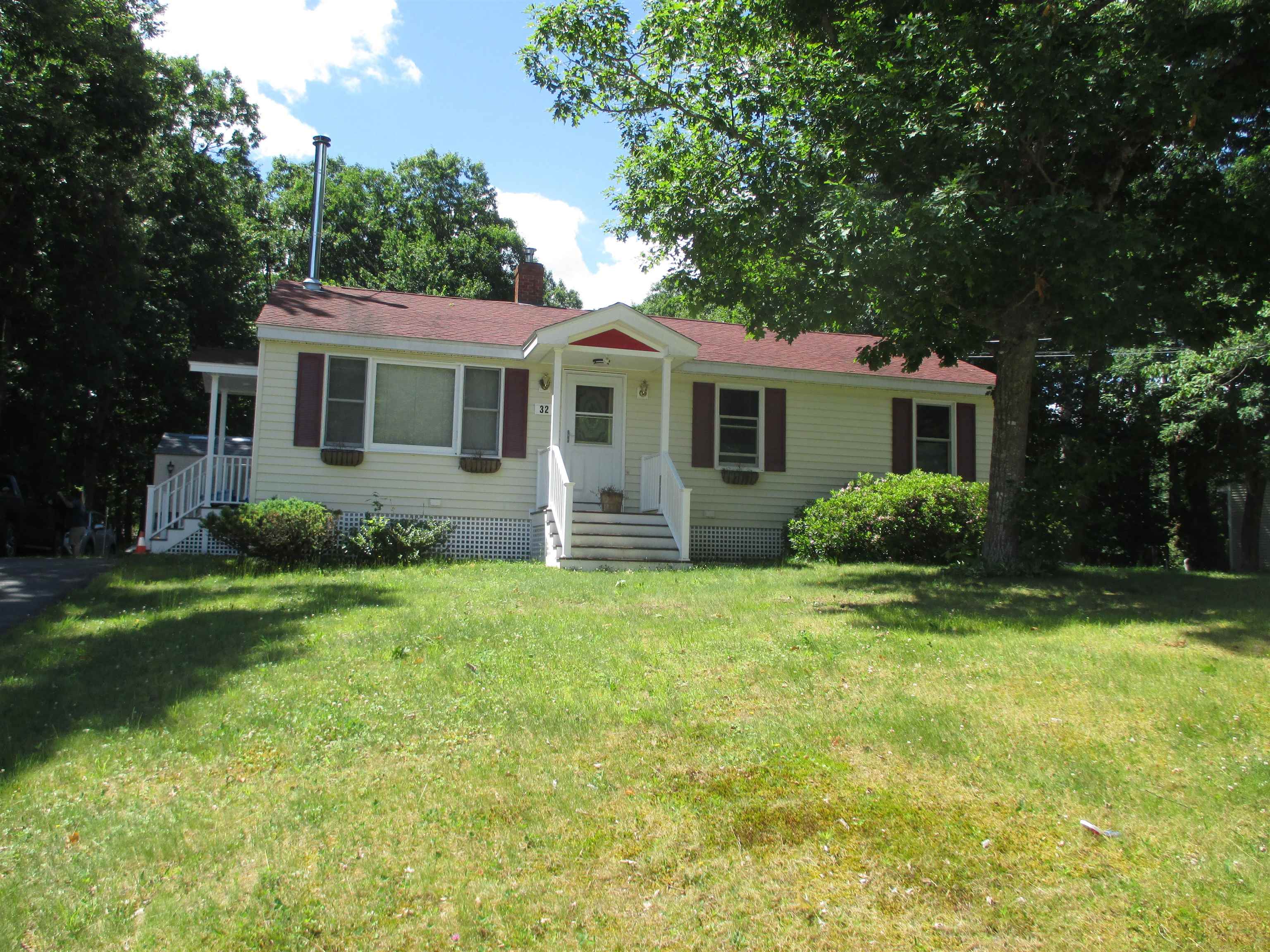32 Pinewood Dr, Somersworth, NH 03878