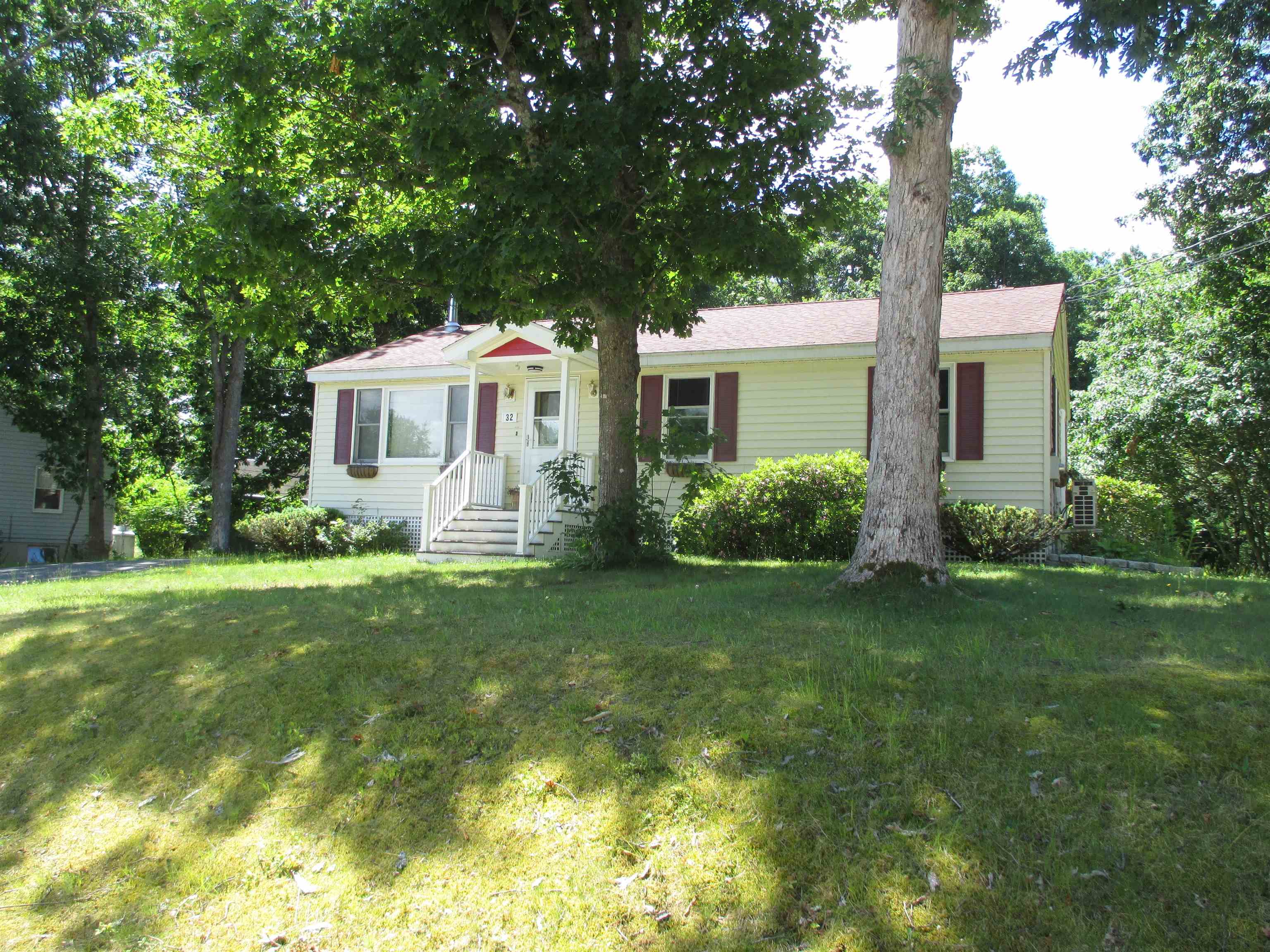 32 Pinewood Dr, Somersworth, NH 03878
