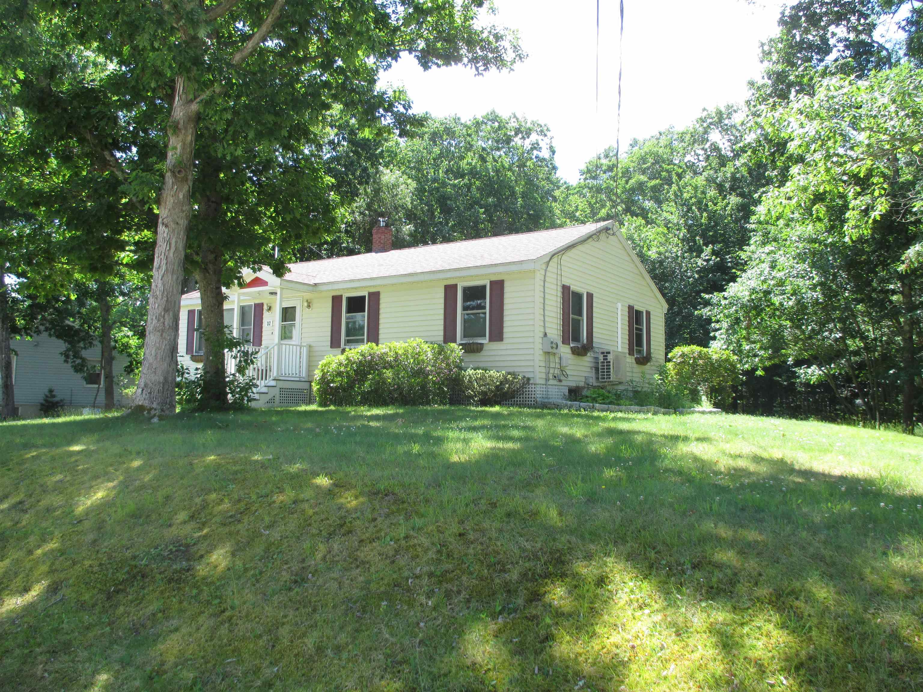 32 Pinewood Dr, Somersworth, NH 03878