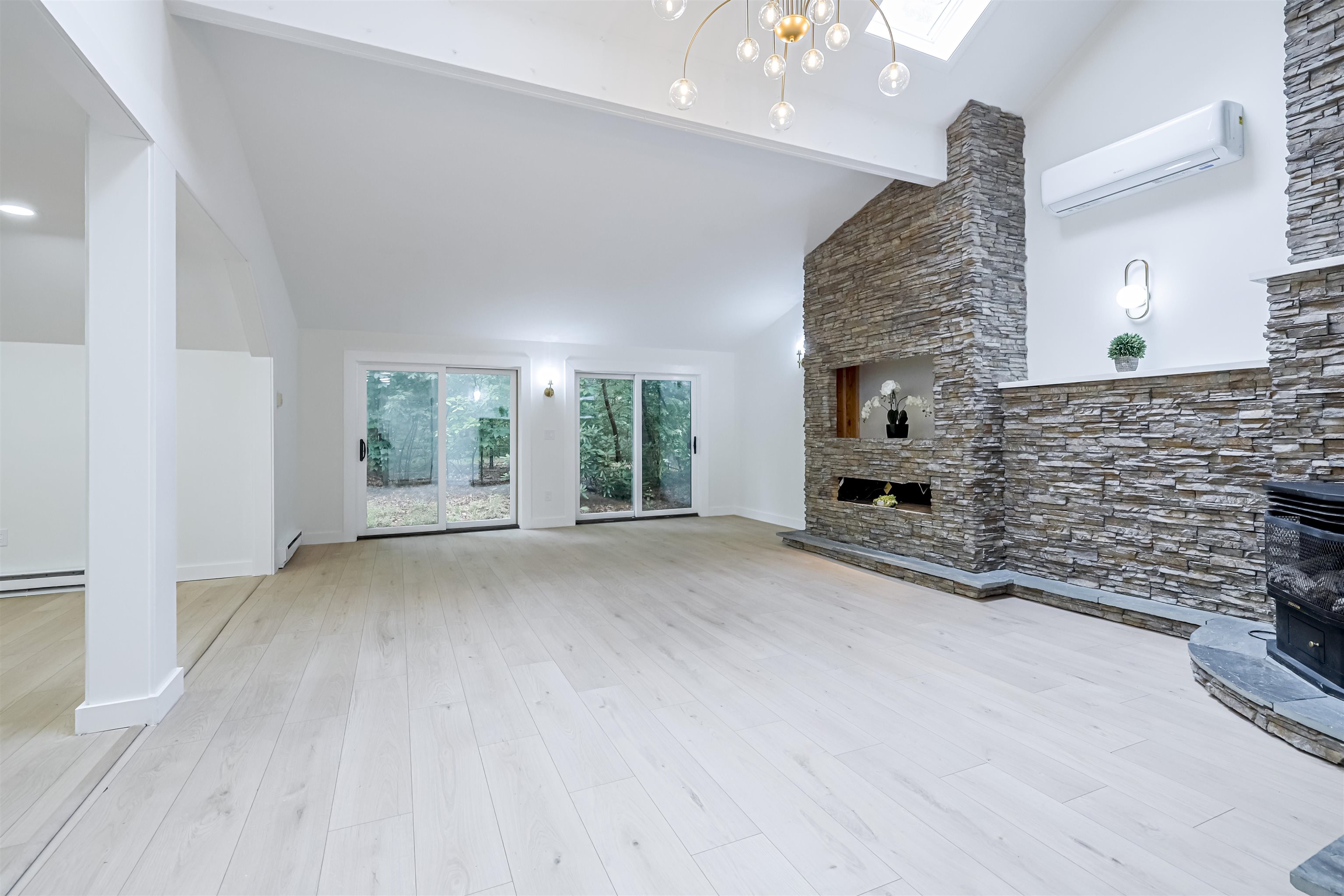 33 Coburn Woods Dr, Nashua, NH 03063