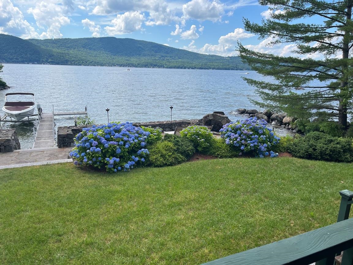 203 Shore N Dr, Bridgewater, NH 03222