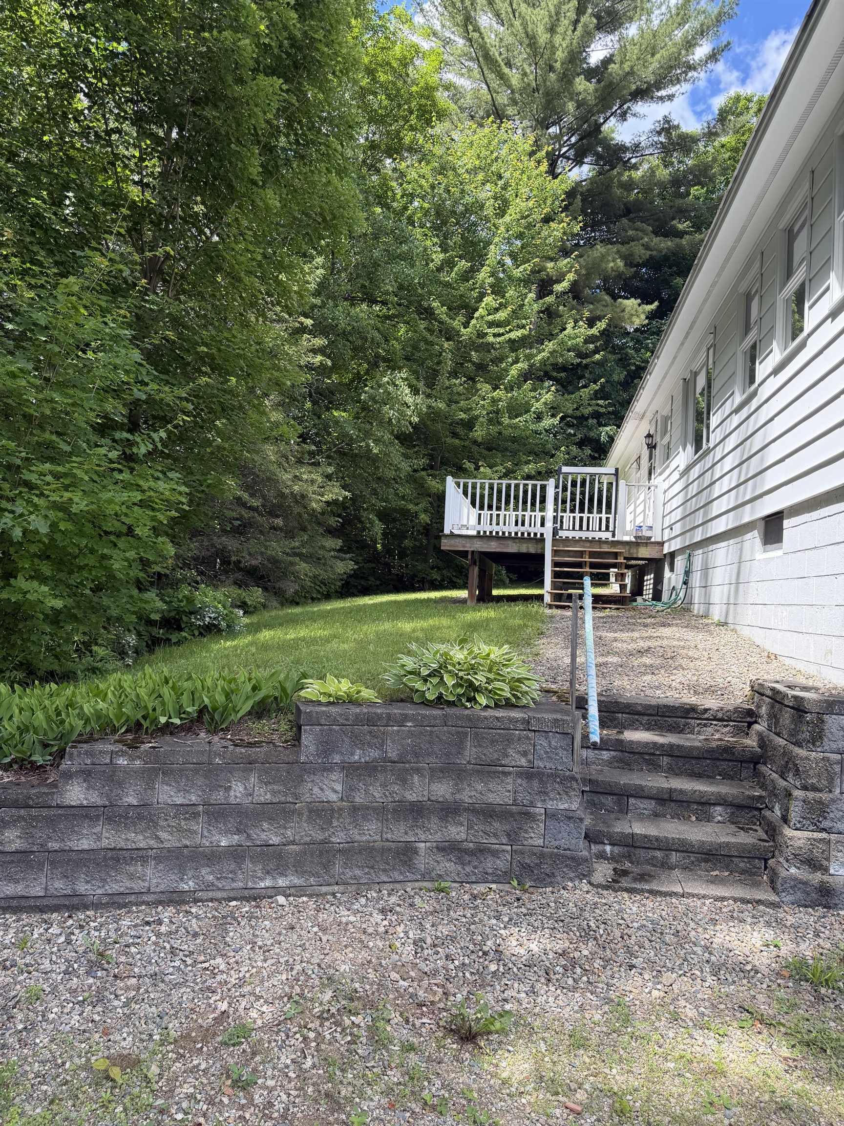 29 Mansion Hill Dr, Lincoln, NH 03251