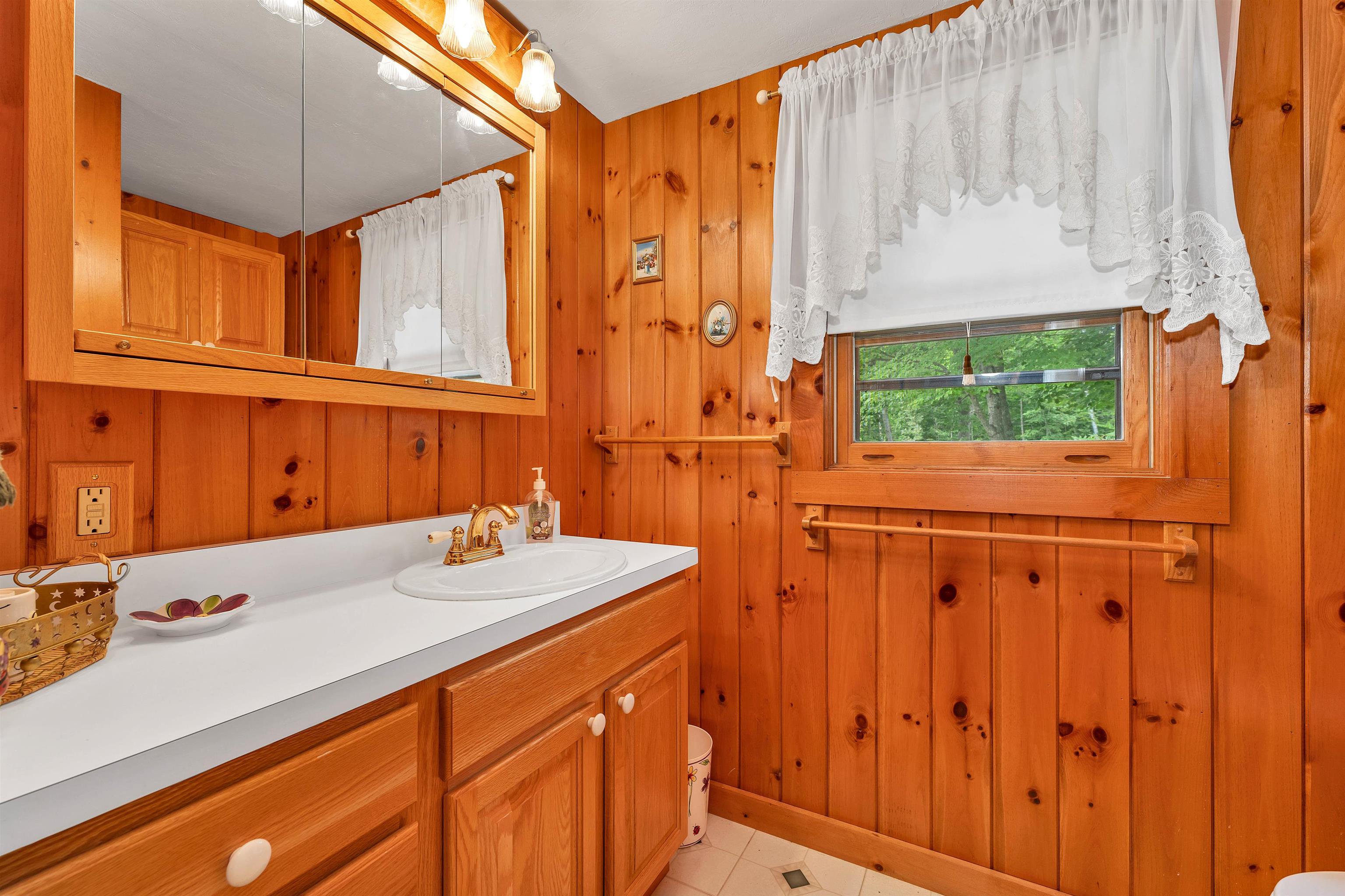60 Snell Rd, Meredith, NH 03253