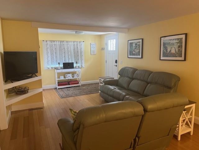 23 Walnut Ave, Hampton, NH 03842