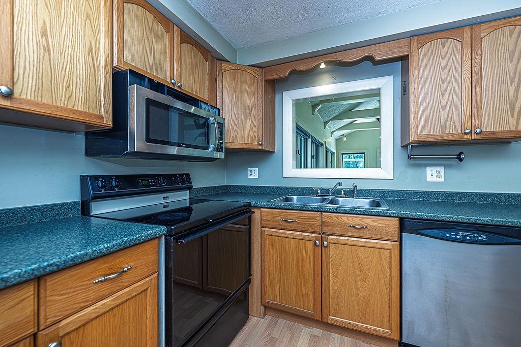 181 High Range Rd, Londonderry, NH 03053