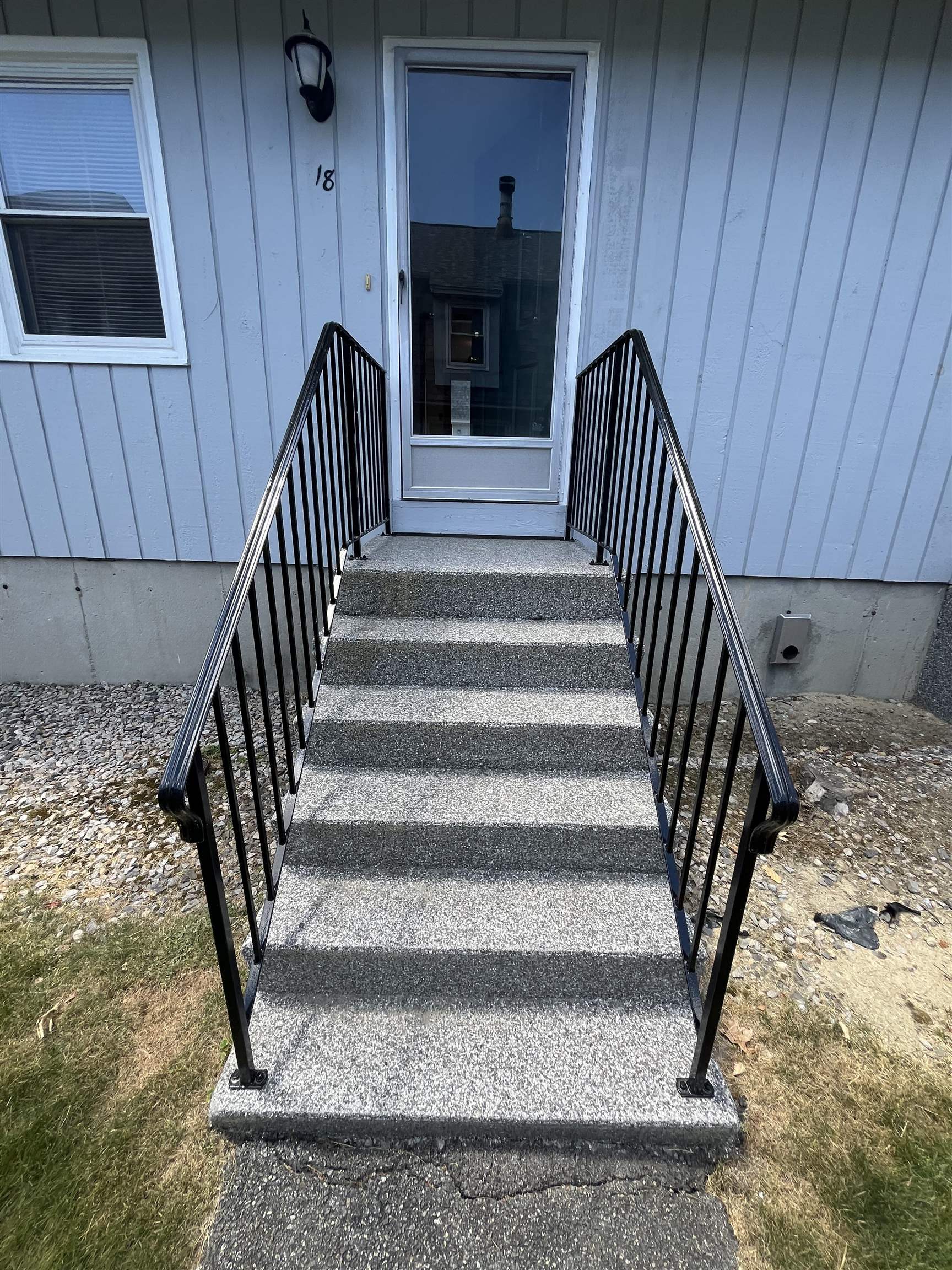 18 Bluestone Dr, Nashua, NH 03060