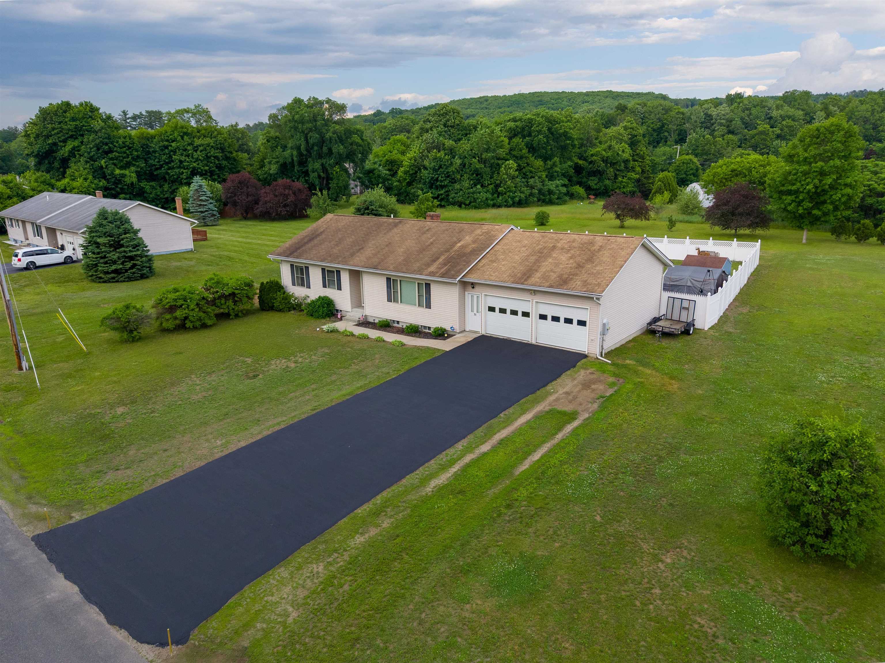 71 James St, Charlestown, NH 03603