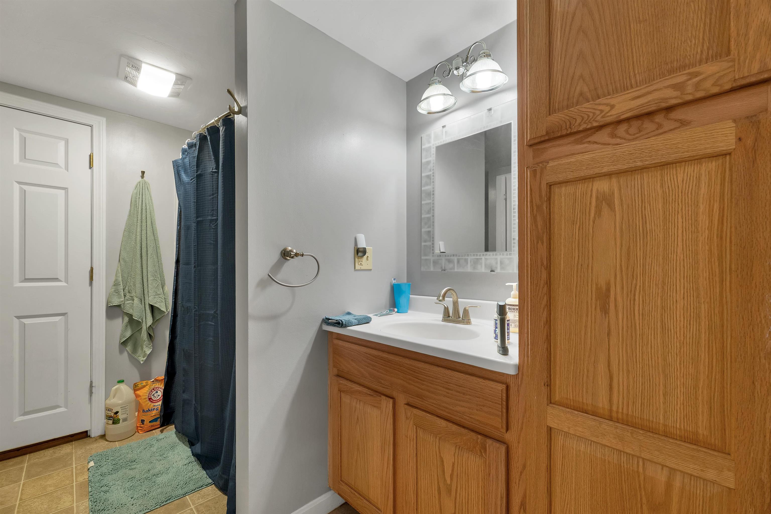 71 Kelleys Corner Rd, Chichester, NH 03258