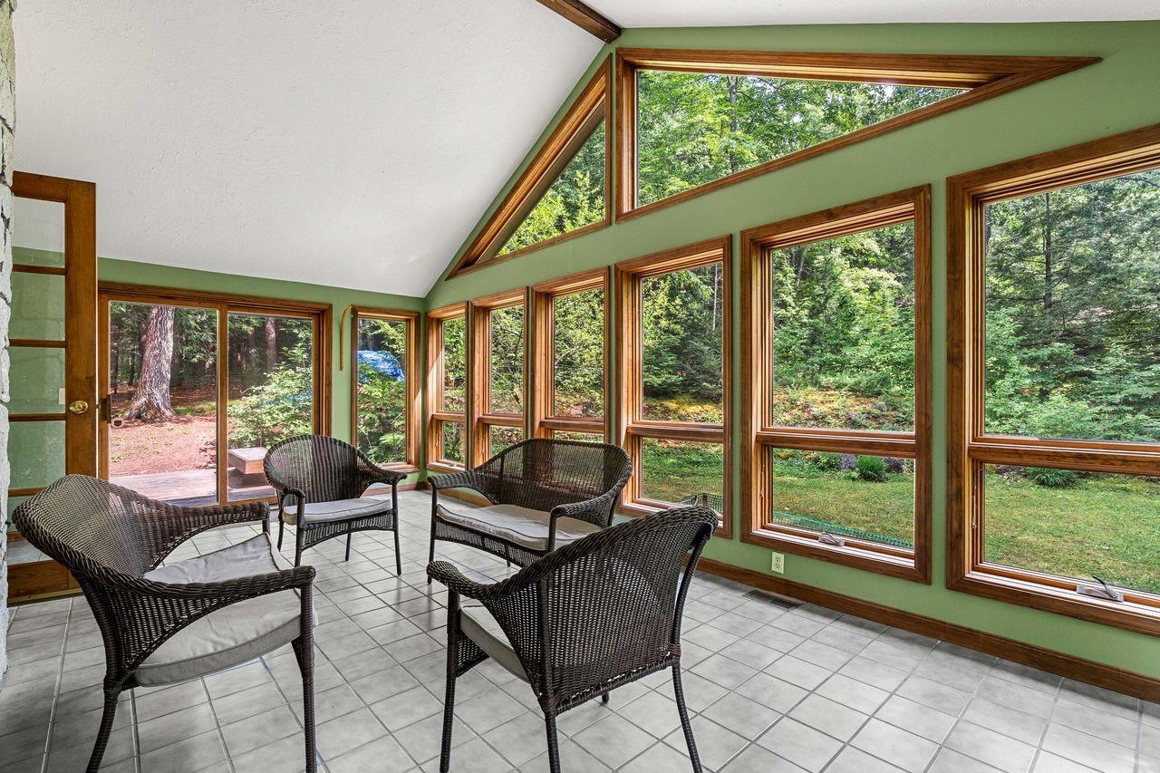 9 Pavillion Rd, Amherst, NH 03031