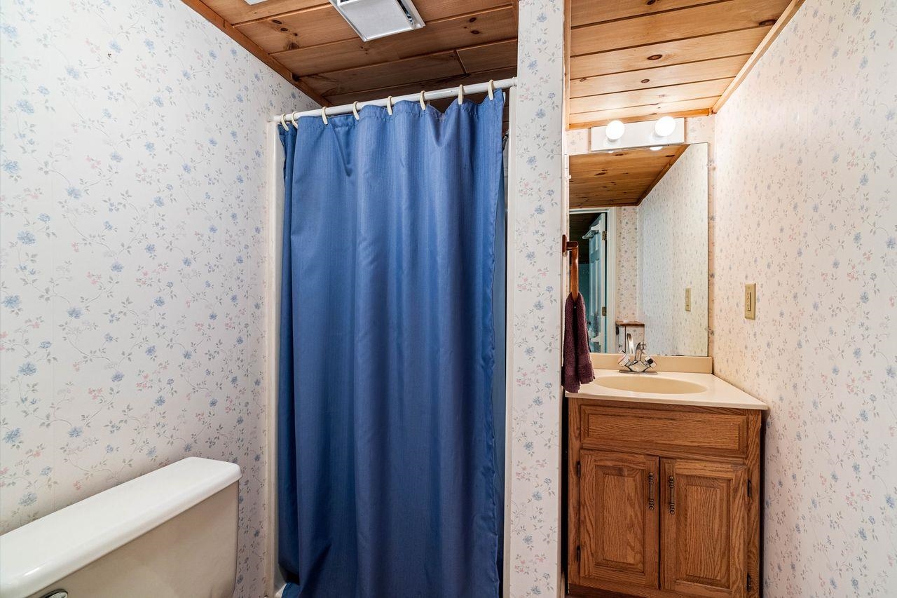 9 Pavillion Rd, Amherst, NH 03031