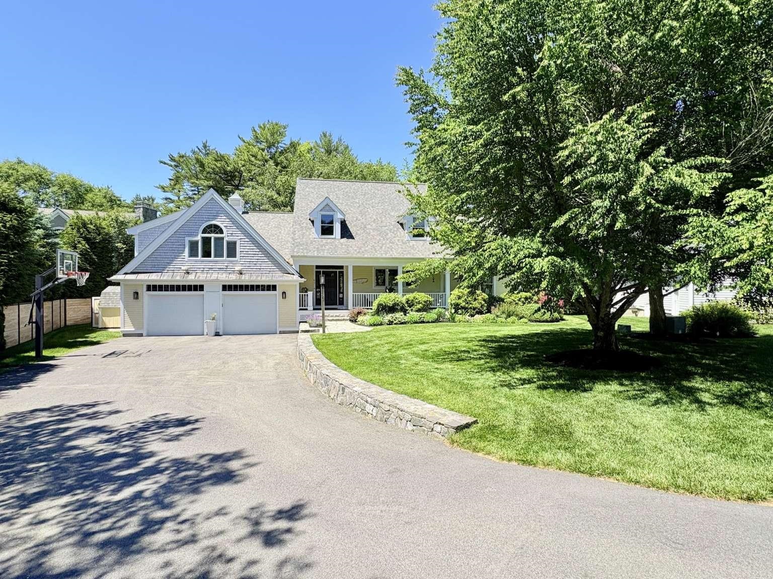 97 Abigale Ln, New Castle, NH 03854