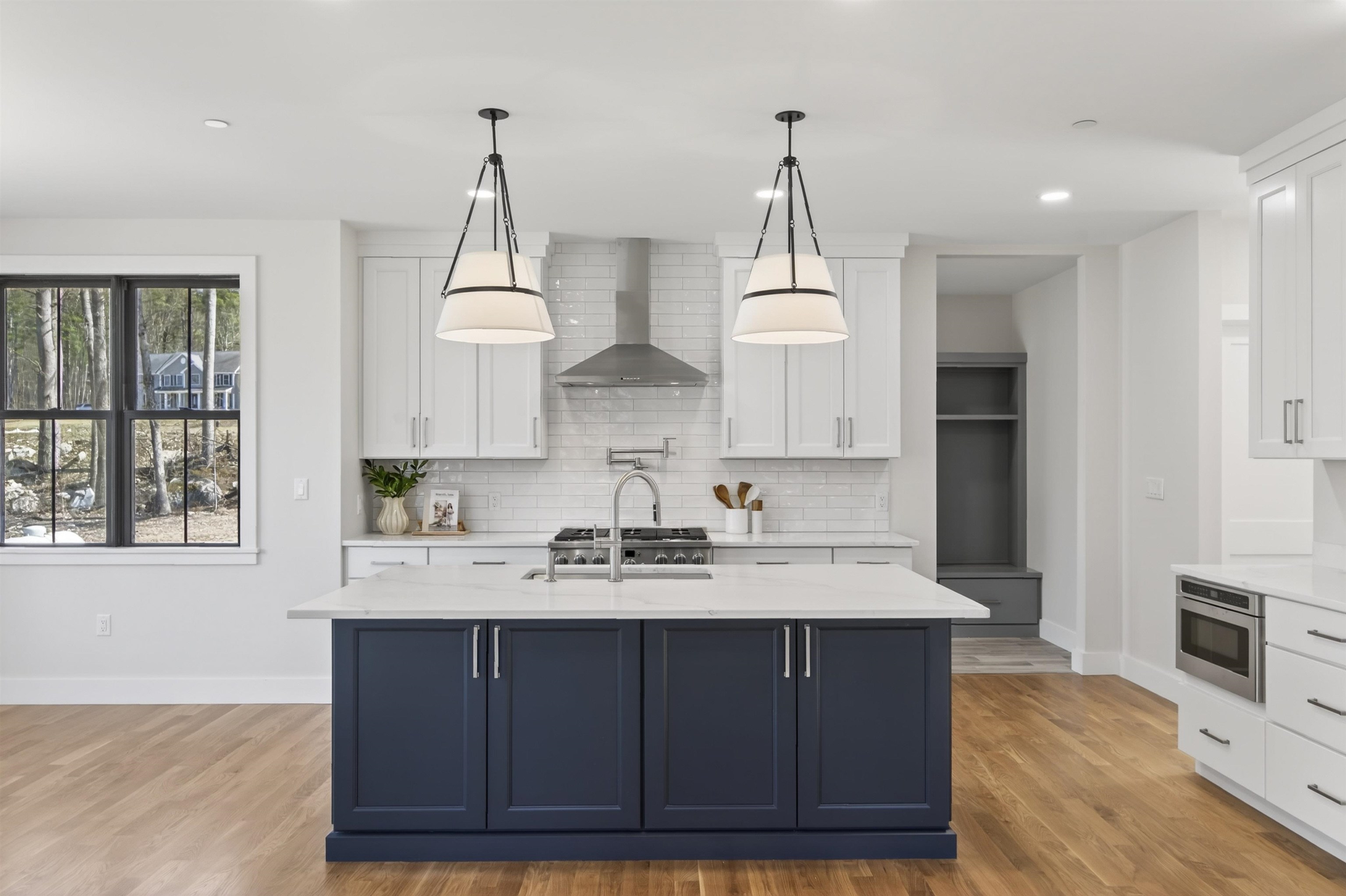 17 Newbury Rd, Pelham, NH 03076