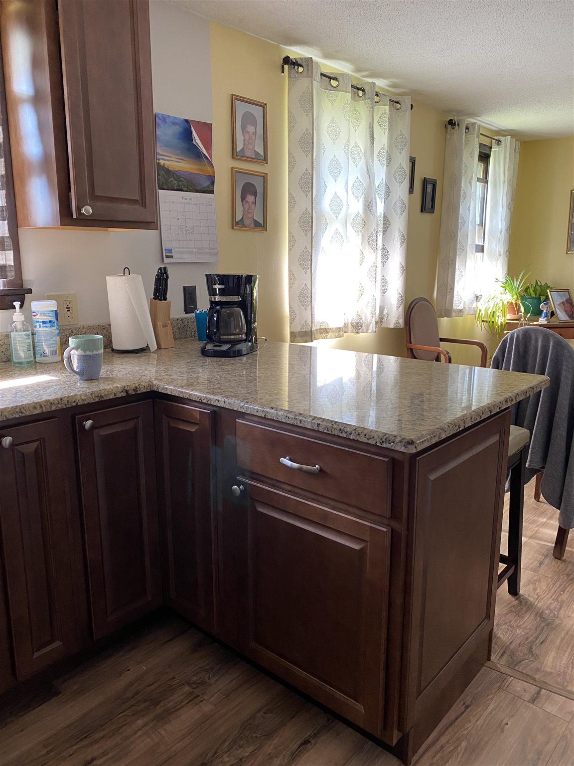 Open to Dining Area 25559892