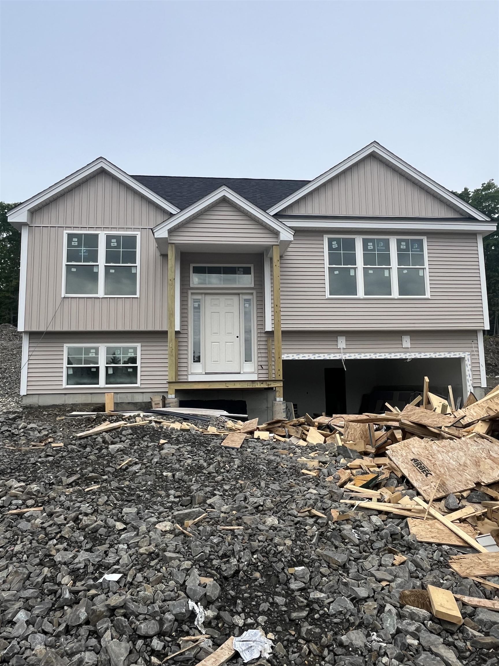 14 Mica Dr #3, Raymond, NH 03077